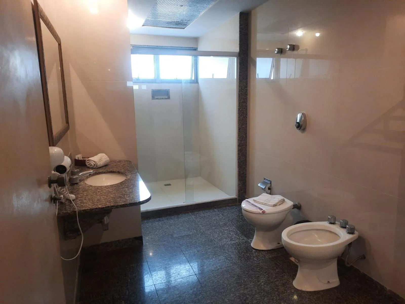 Bathroom in Royalty Copacabana Hotel