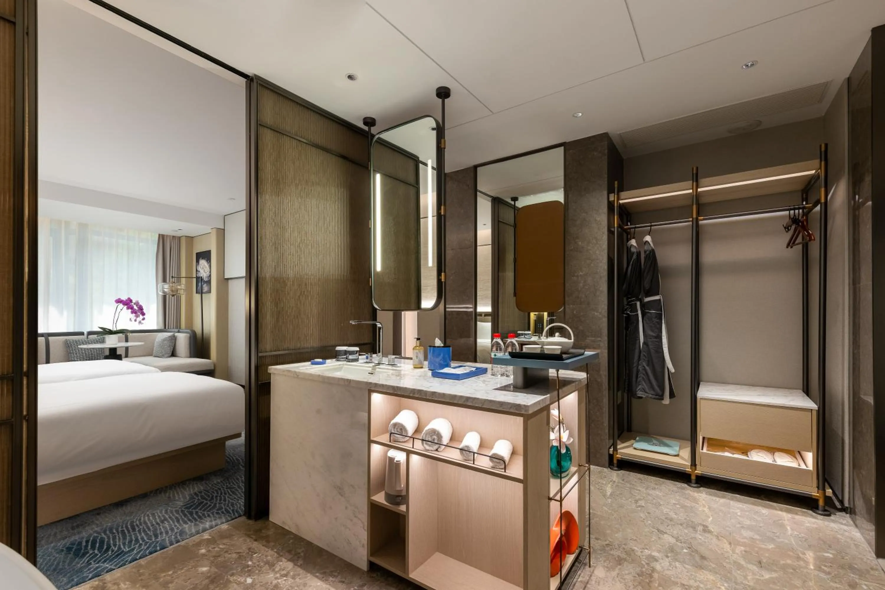 towels, Bed in Shanghai Hongqiao Heyitang Hotel Beixinjing Subway Station Branch