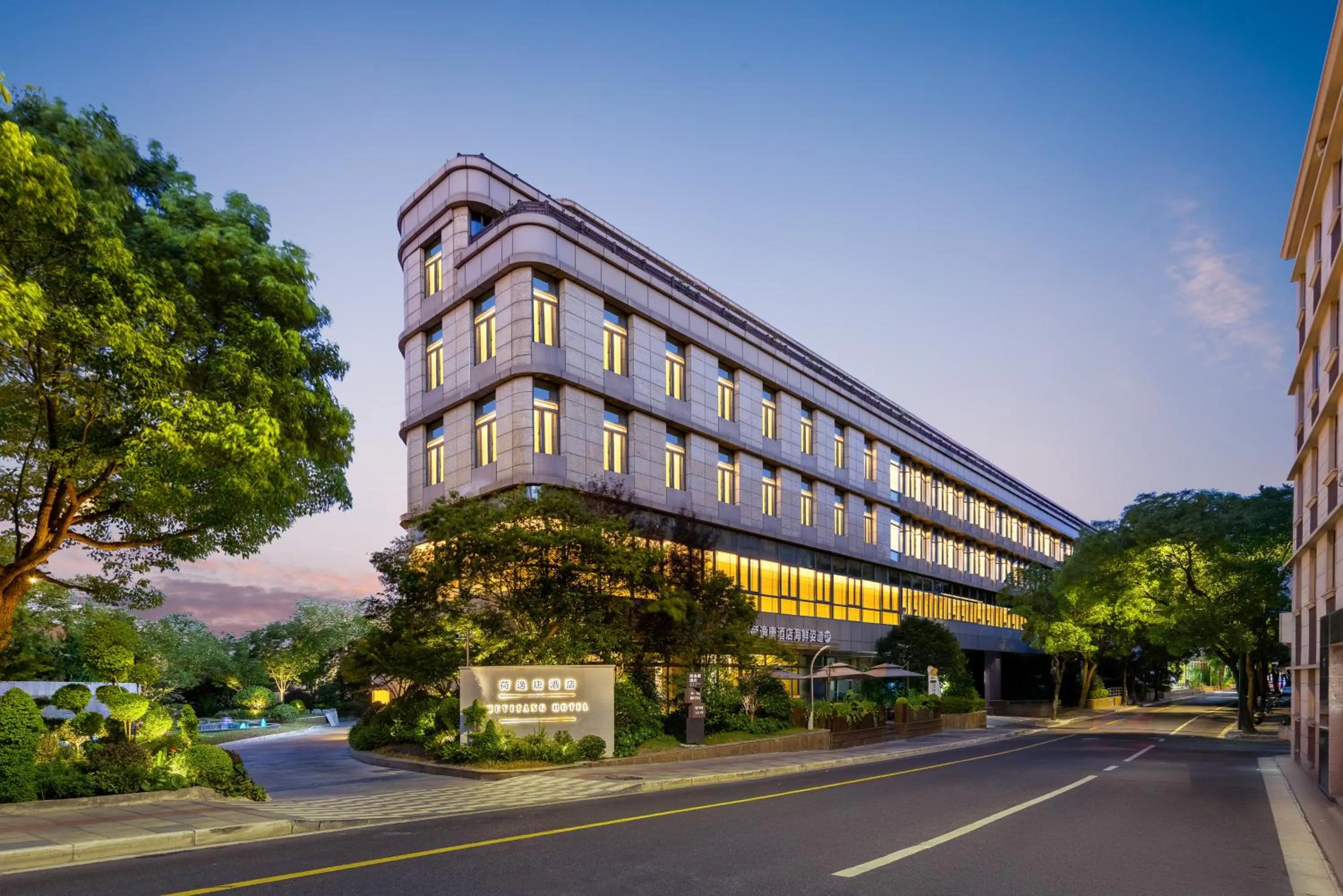 Property building in Shanghai Hongqiao Heyitang Hotel Beixinjing Subway Station Branch
