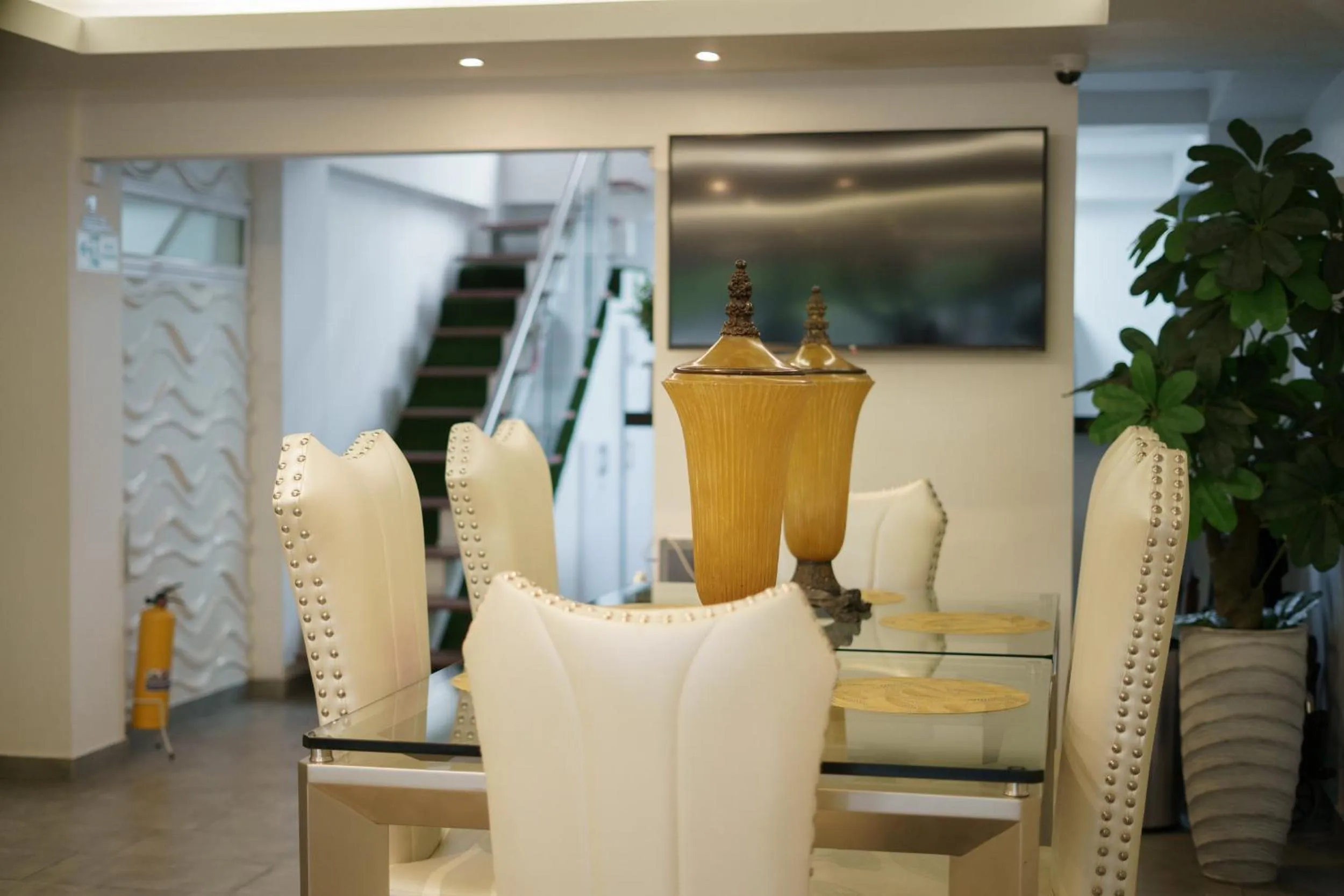 Dining area in Recovery house by Zenya Host