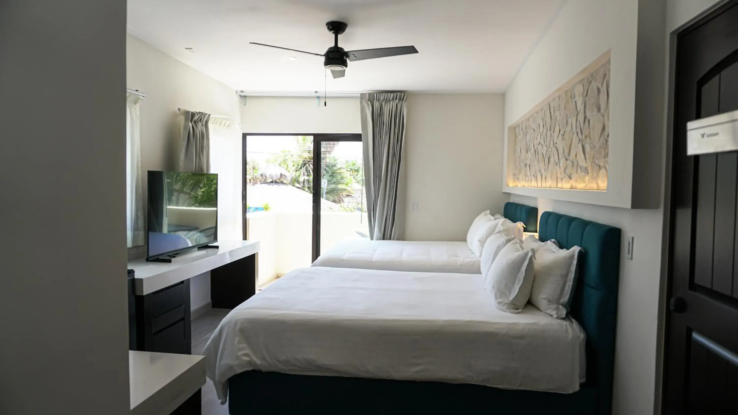 Deluxe Double Room with Sea View in Hotel Loreto Palmar Deluxe Double Room with Sea View in Hotel Loreto Palmar