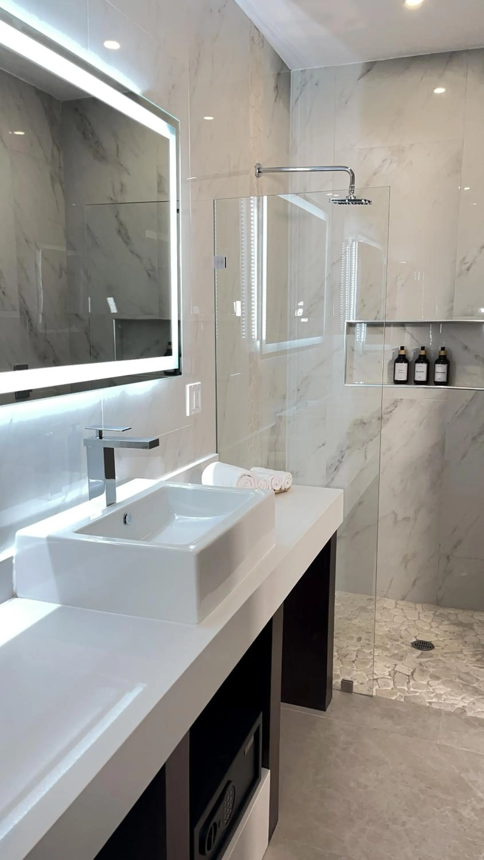 Shower in Hotel Loreto Palmar