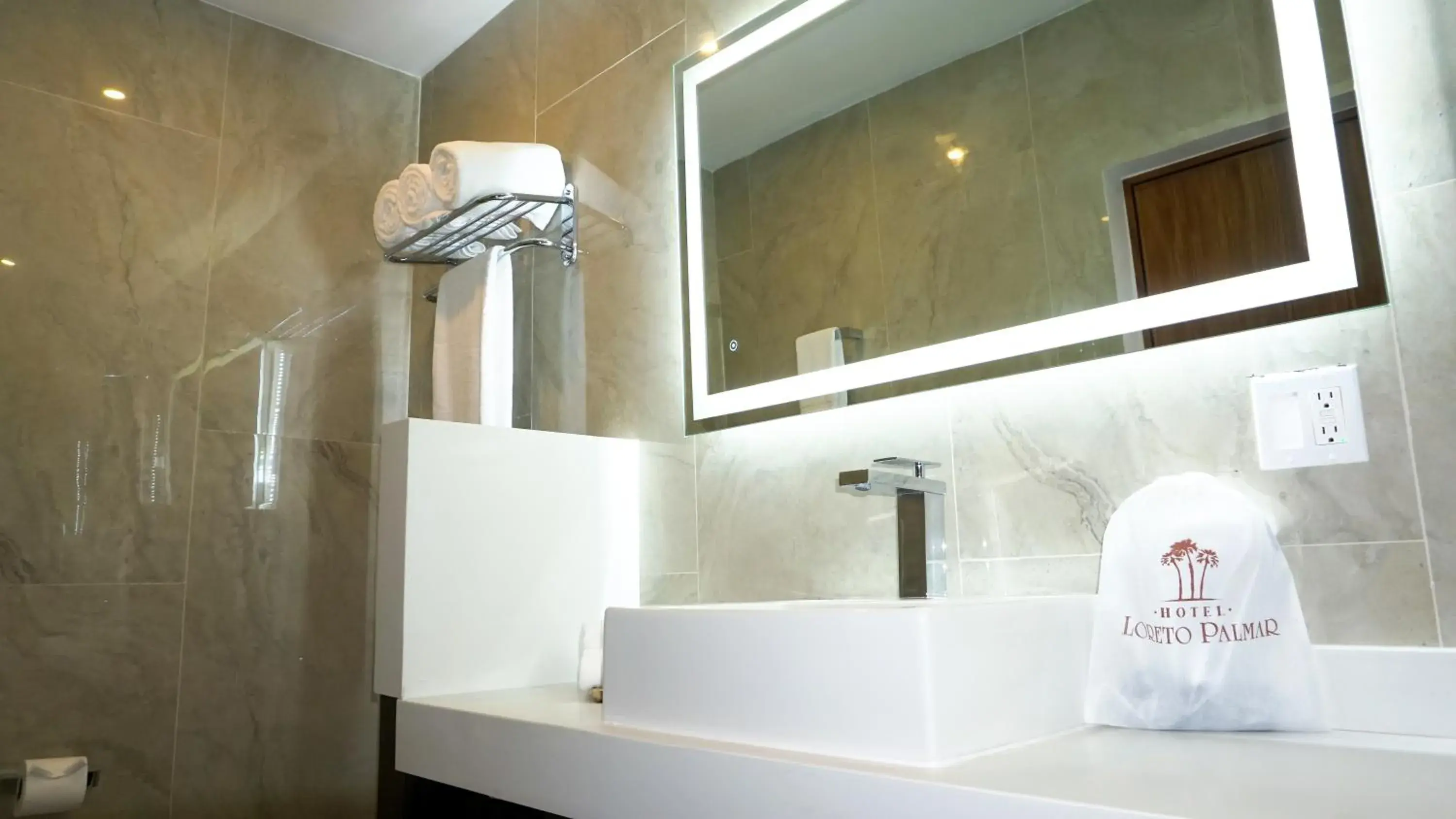 Bathroom in Hotel Loreto Palmar Bathroom in Hotel Loreto Palmar