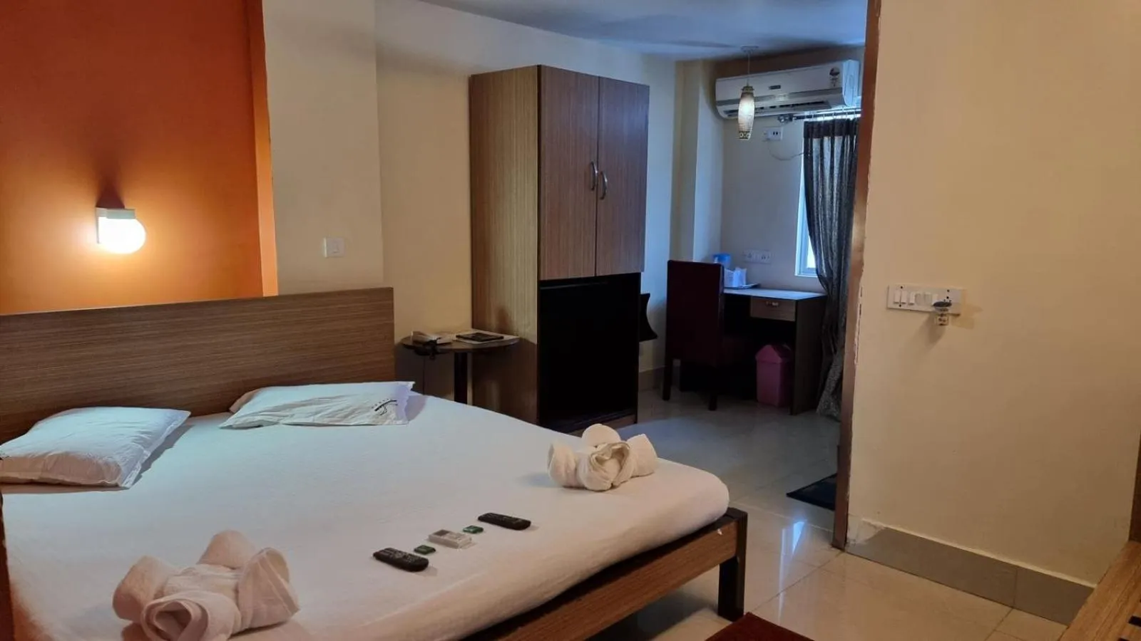 Photo of the whole room in Hotel Shreesh