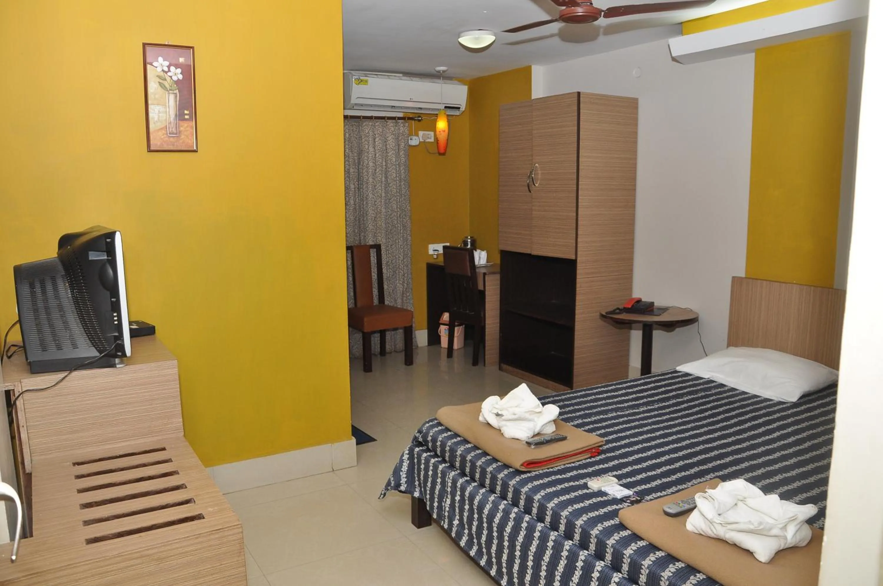 Photo of the whole room in Hotel Shreesh