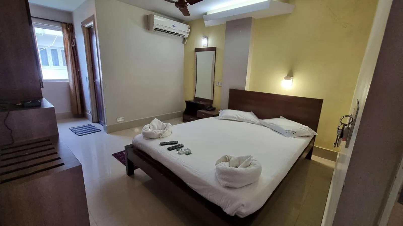 Photo of the whole room in Hotel Shreesh