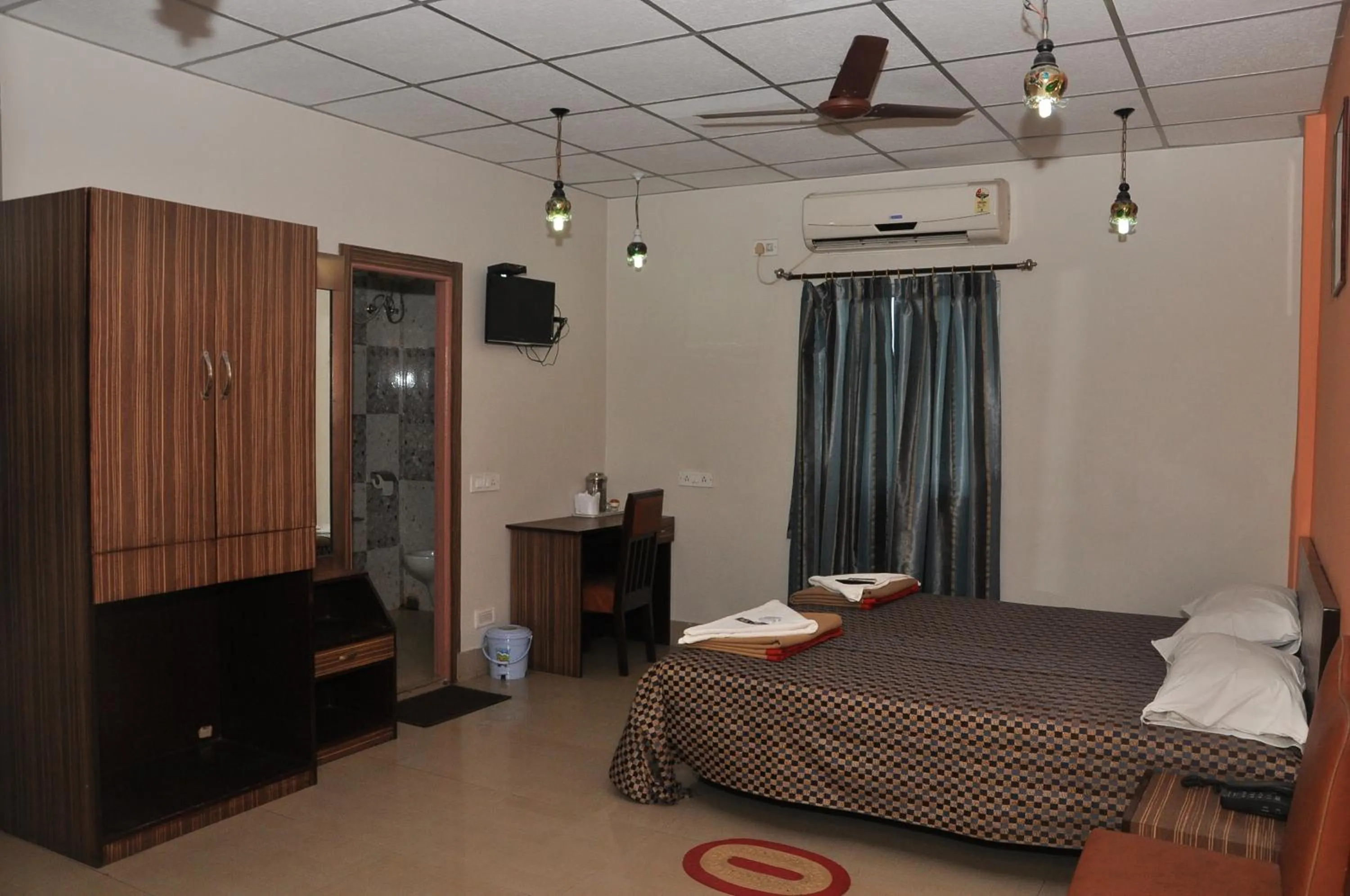 Photo of the whole room in Hotel Shreesh