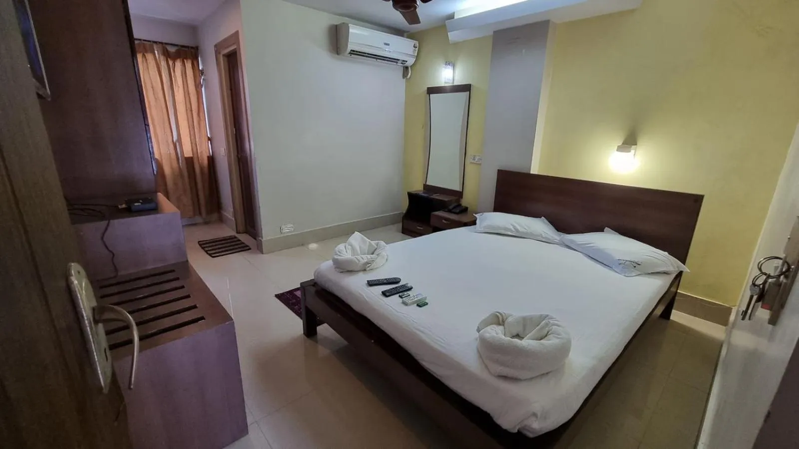 Photo of the whole room in Hotel Shreesh