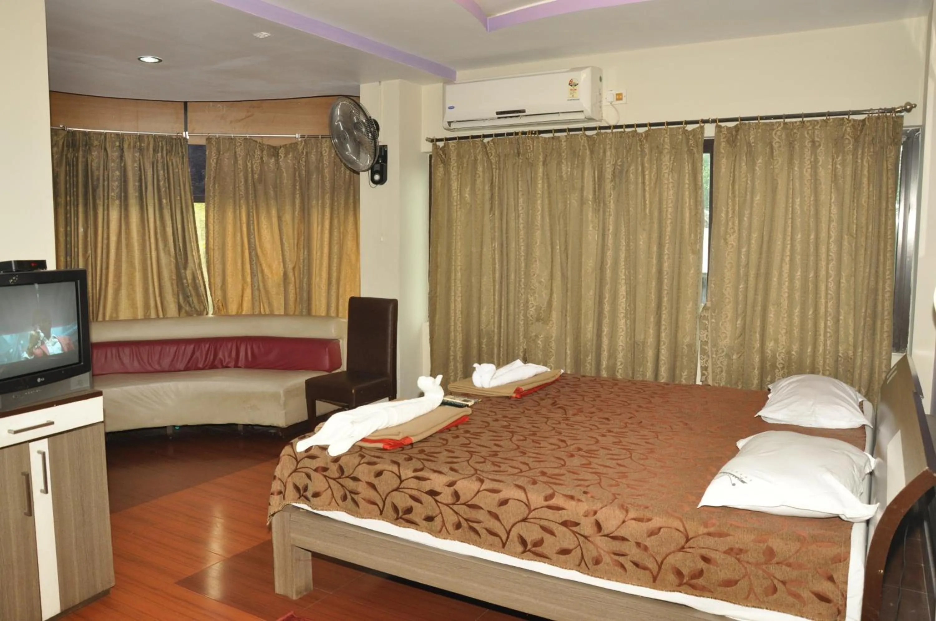 Photo of the whole room in Hotel Shreesh
