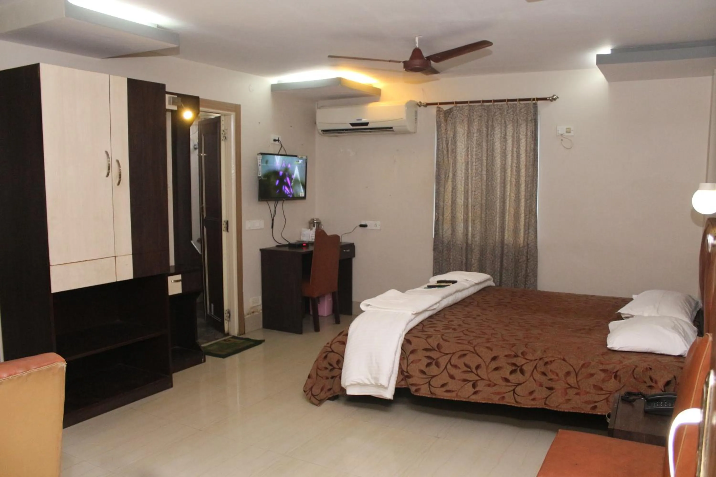 Photo of the whole room in Hotel Shreesh