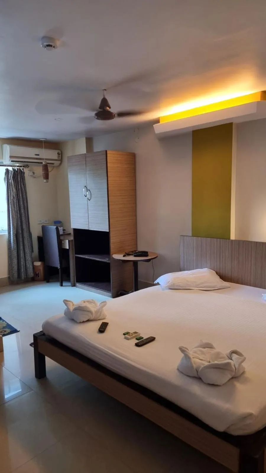 Photo of the whole room in Hotel Shreesh