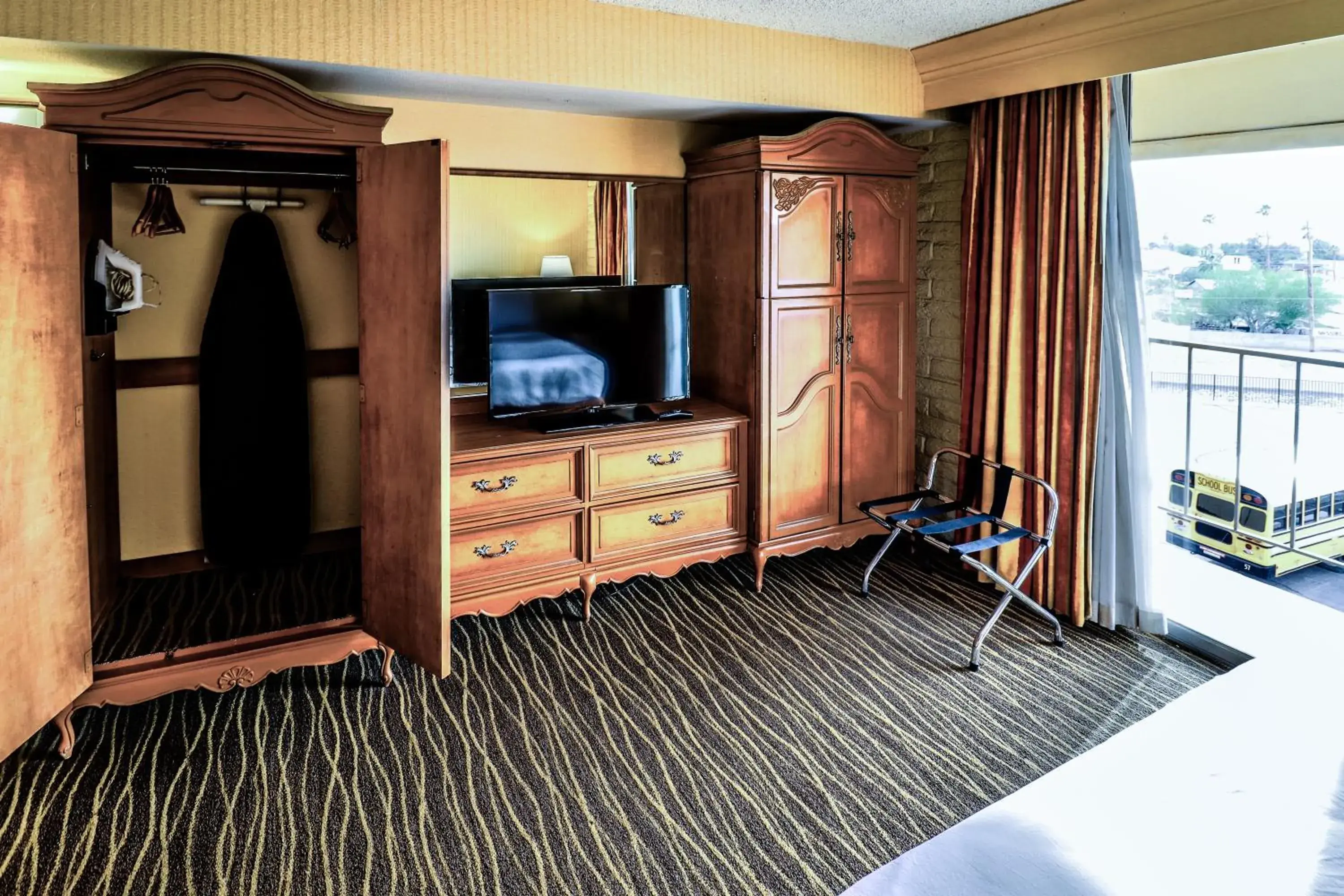 Bedroom in Studio 6 Phoenix, AZ – Sky Harbor Bedroom in Studio 6 Phoenix, AZ – Sky Harbor