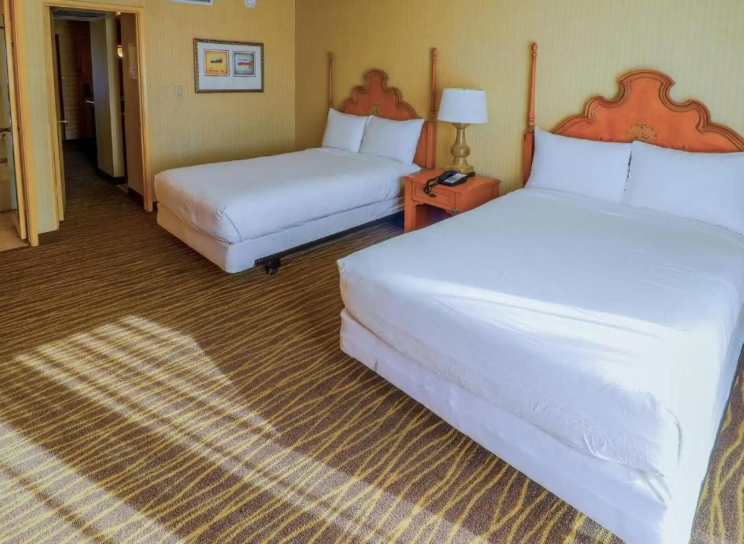 Bedroom, Bed in Studio 6 Phoenix, AZ – Sky Harbor Bedroom, Bed in Studio 6 Phoenix, AZ – Sky Harbor