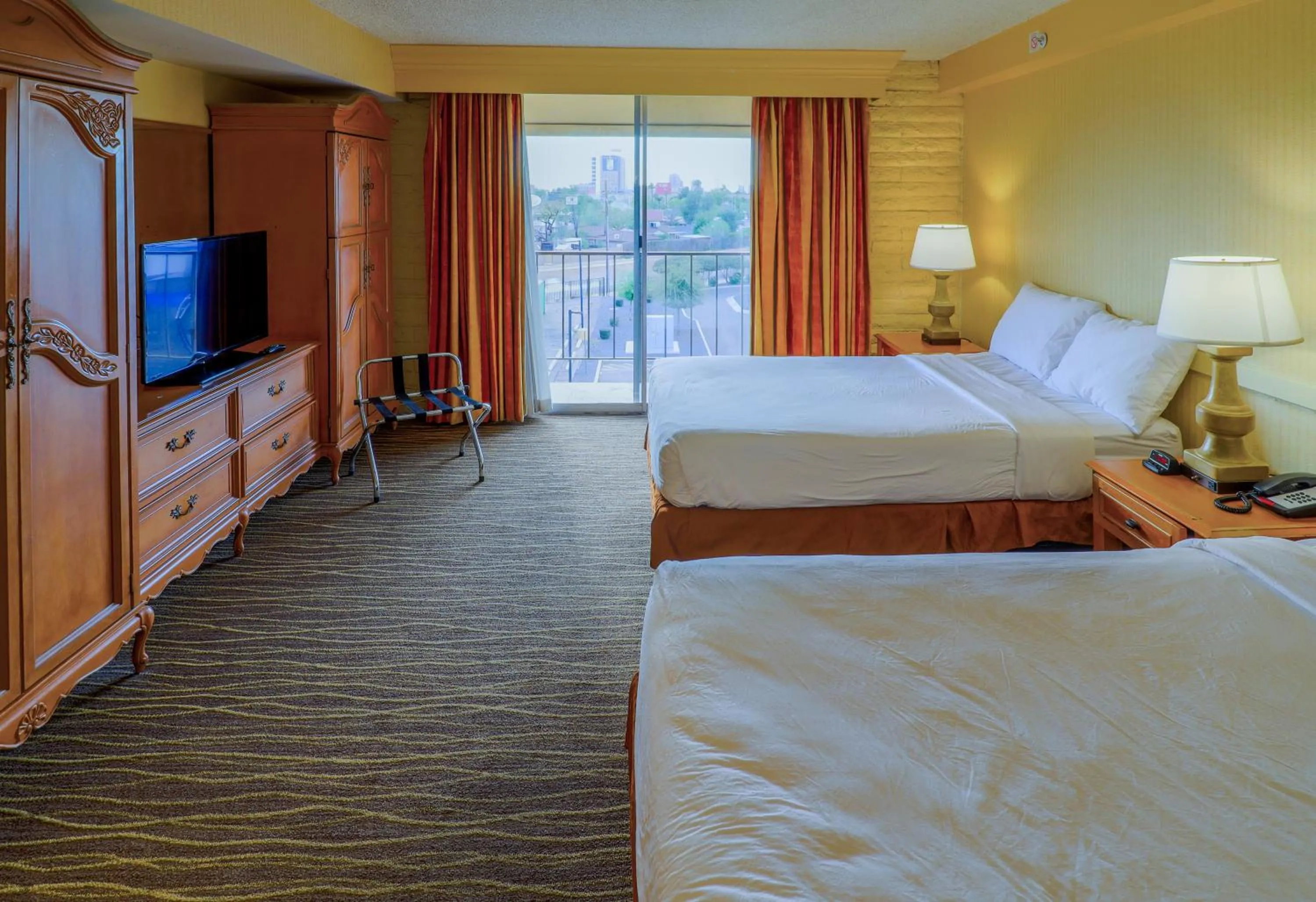 Photo of the whole room, Bed in Studio 6 Phoenix, AZ – Sky Harbor