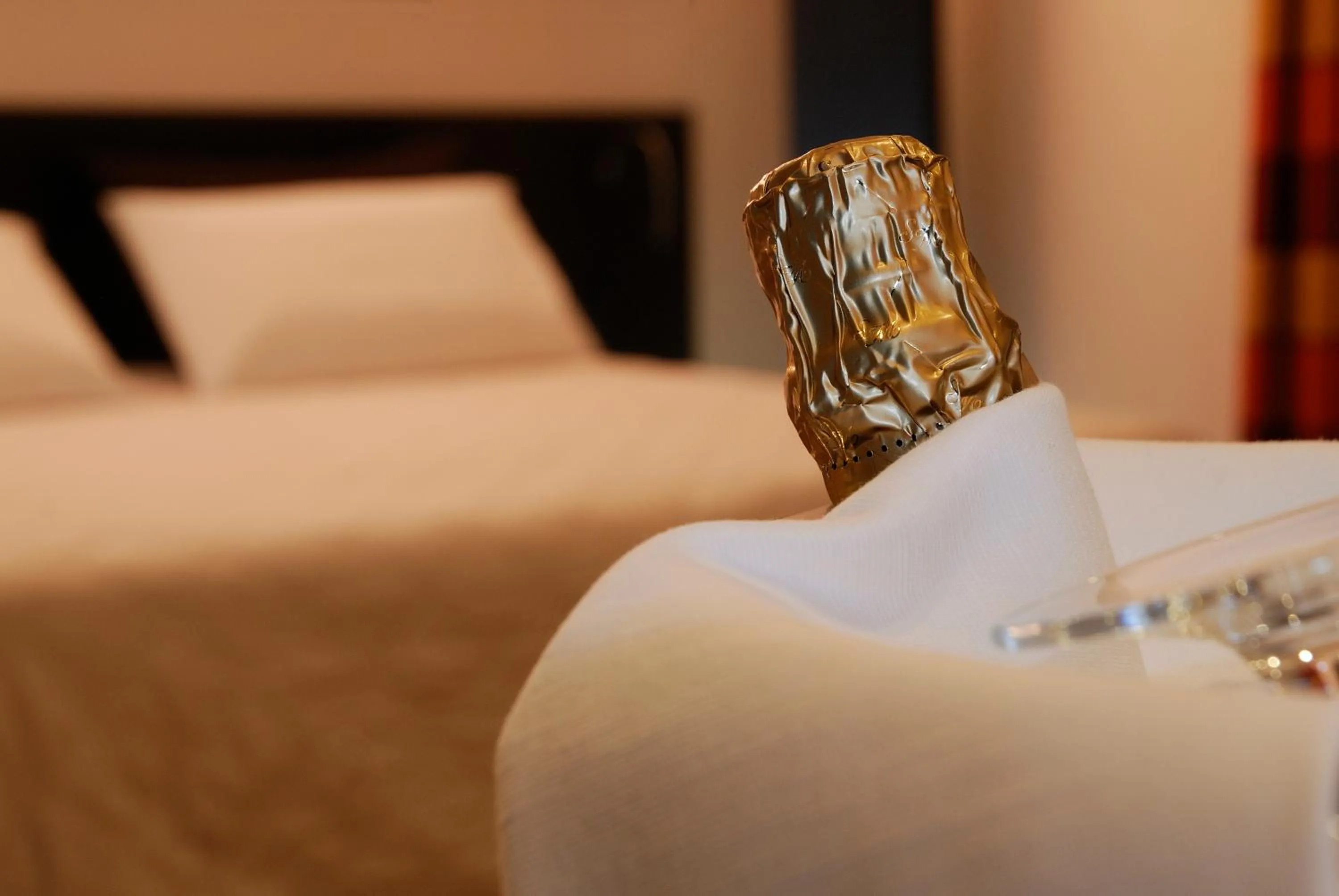 Drinks, Bed in Sanlu Hotel