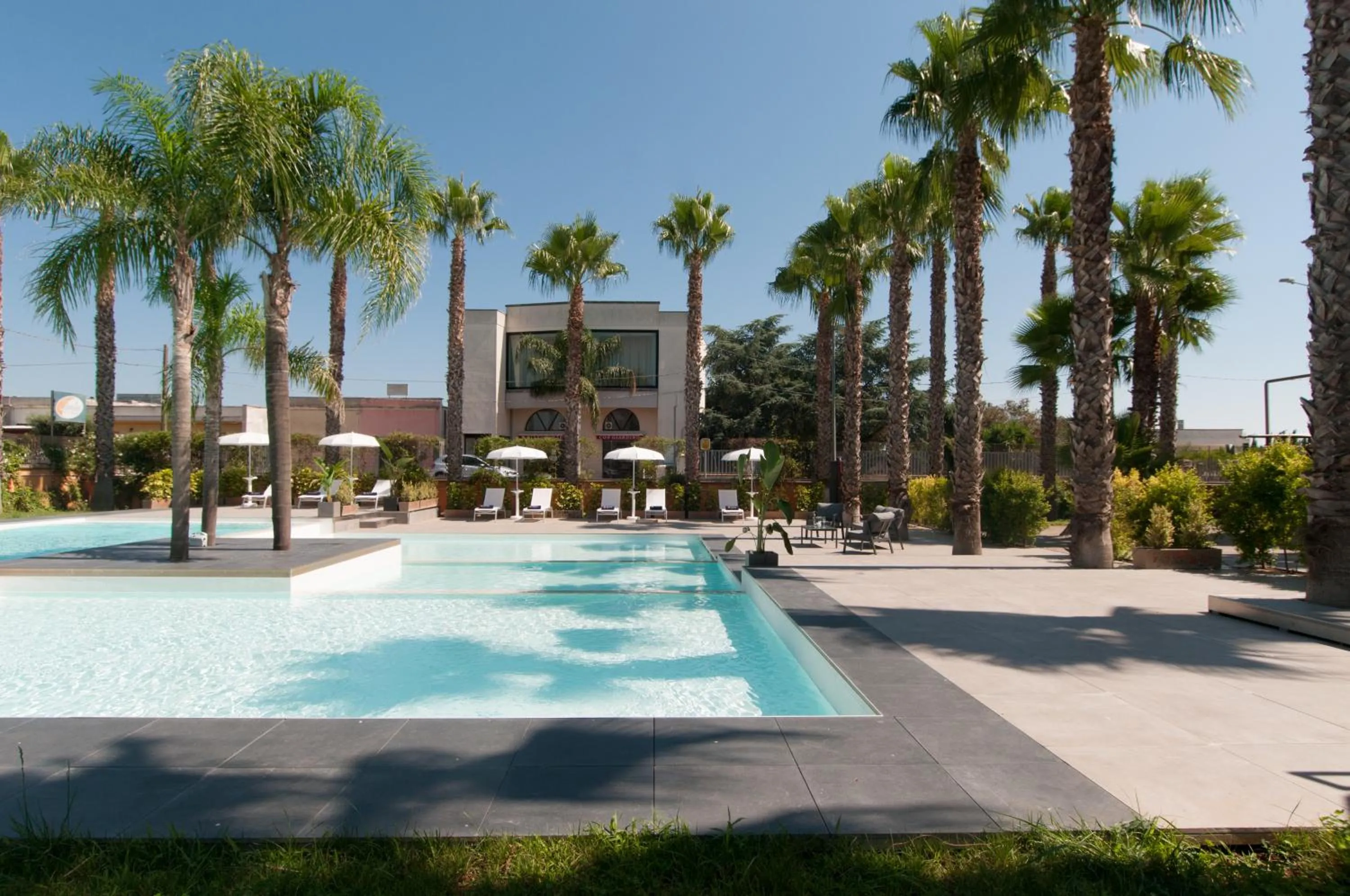 Swimming pool in Sanlu Hotel