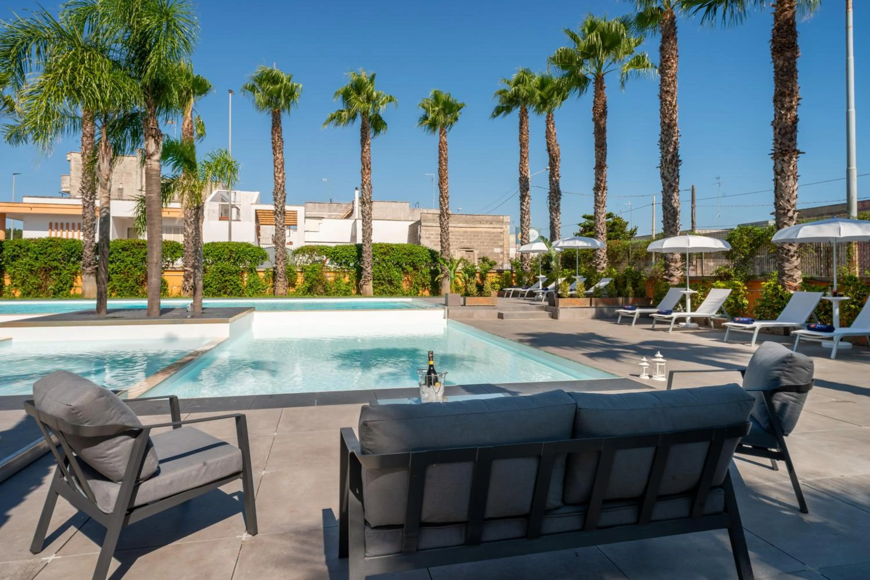 Swimming pool in Sanlu Hotel