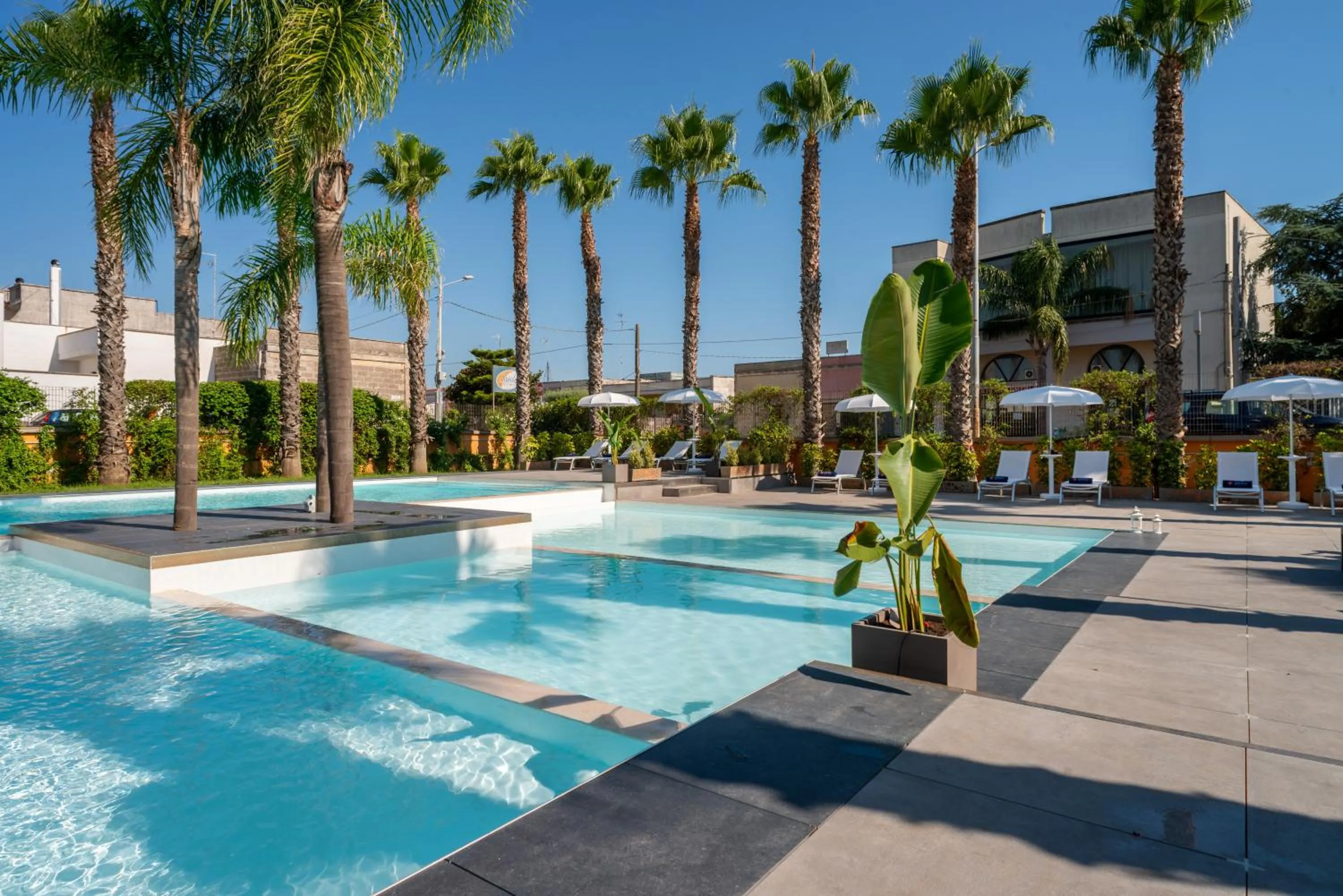 Swimming pool in Sanlu Hotel