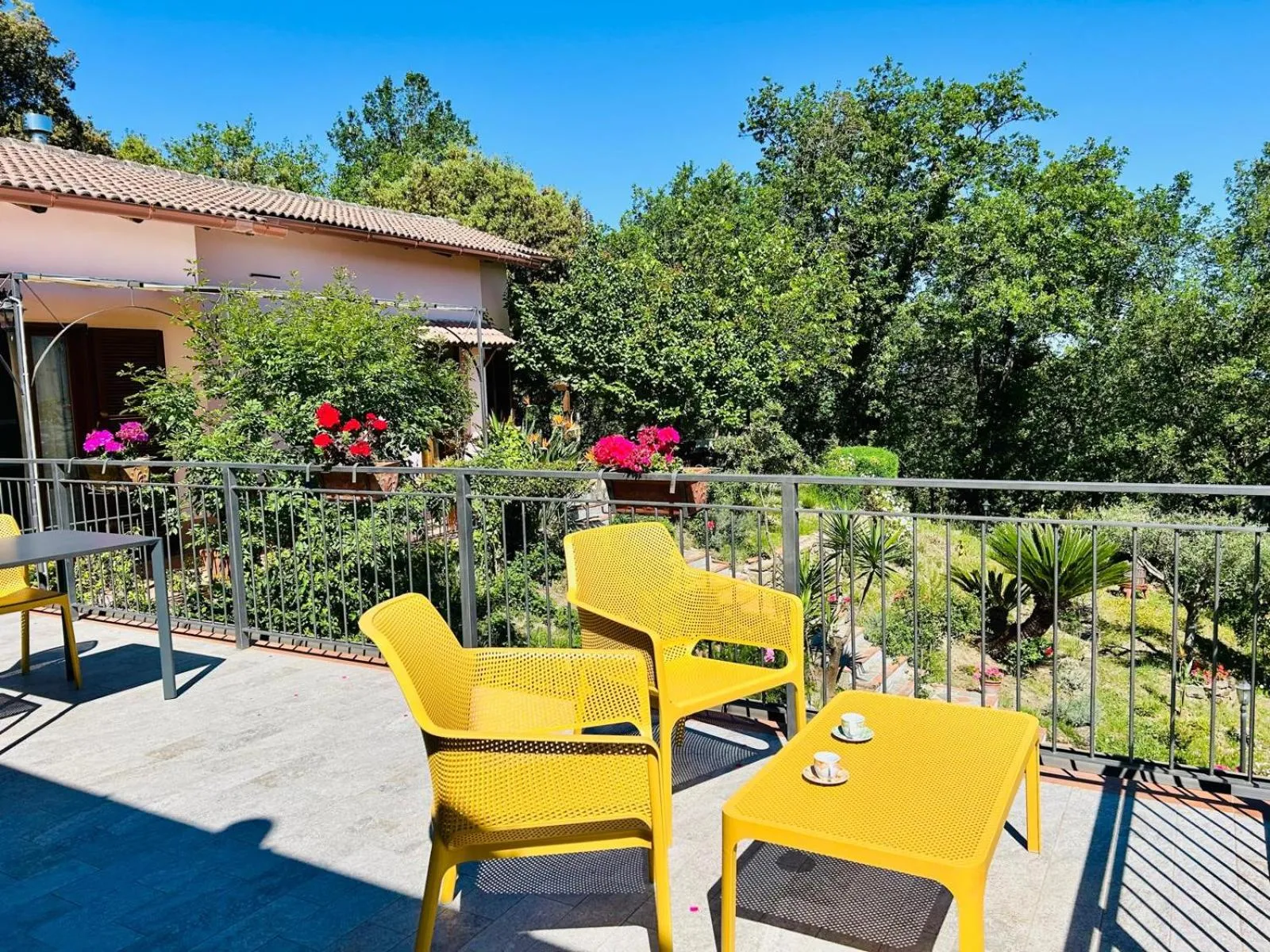 Patio in B&B Albachiara Casa di Campagna