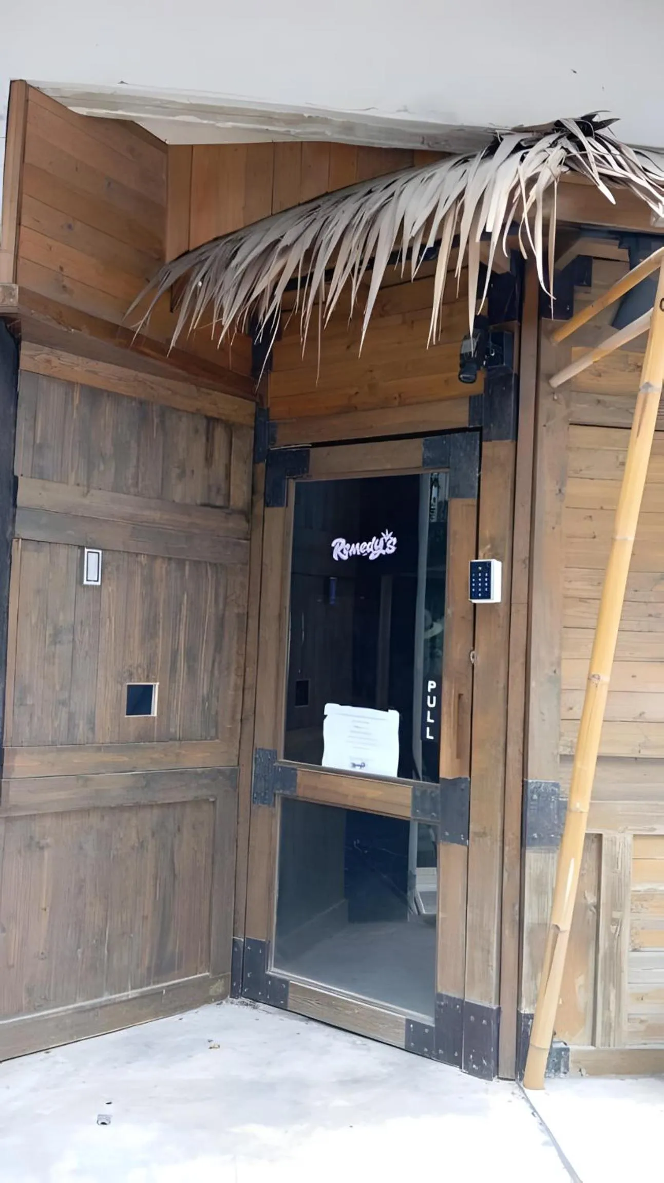 Facade/entrance in XX GO INN BTS Ari - BTS Ari Station