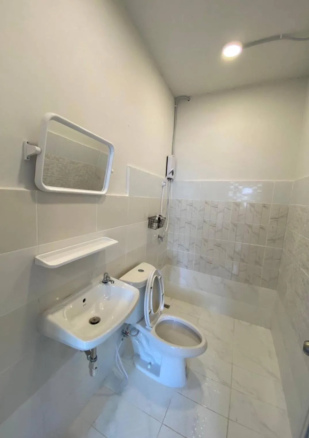 Bathroom in XX GO INN BTS Ari - BTS Ari Station