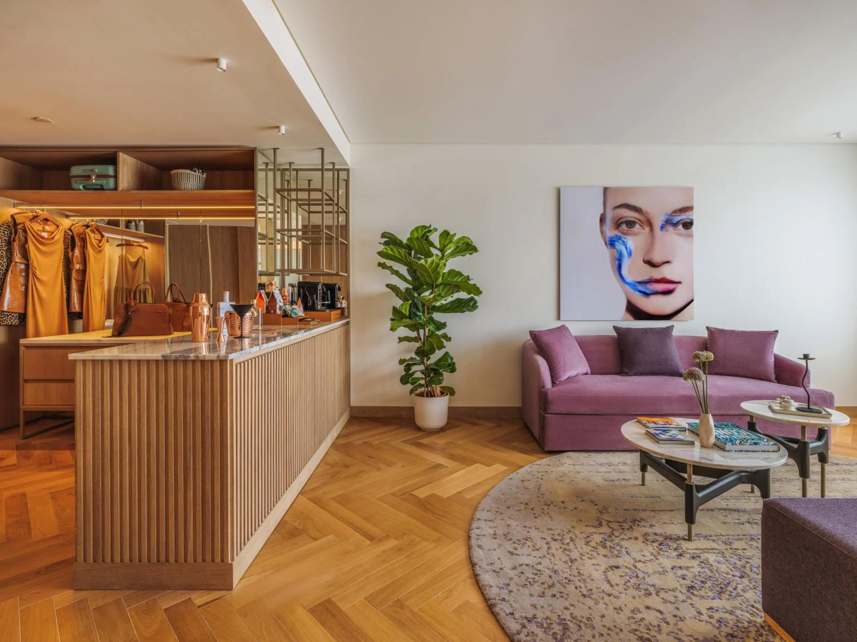 Living room in ME Lisbon by Meliá