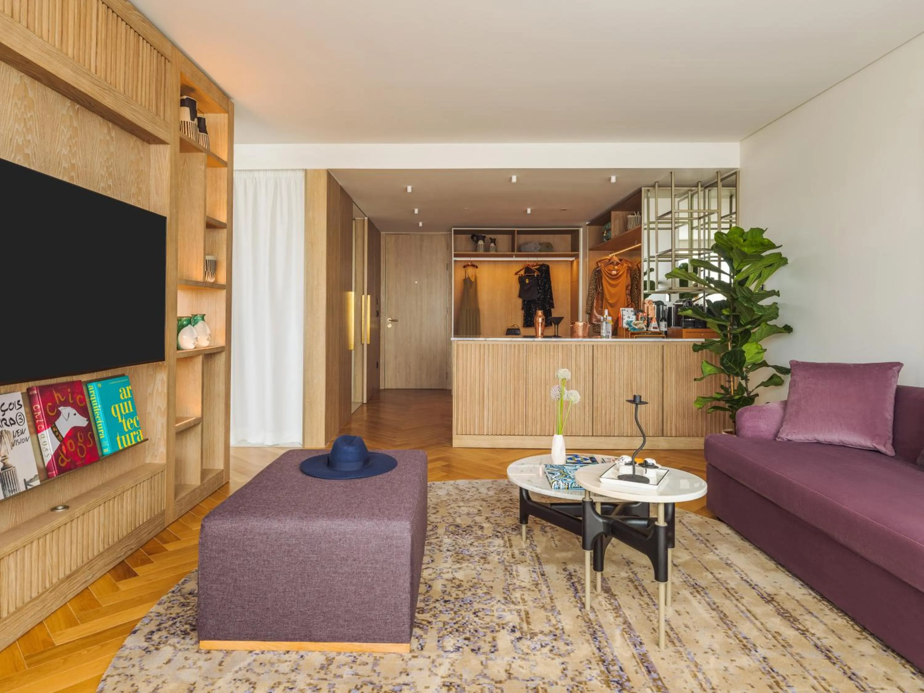 TV and multimedia in ME Lisbon by Meliá