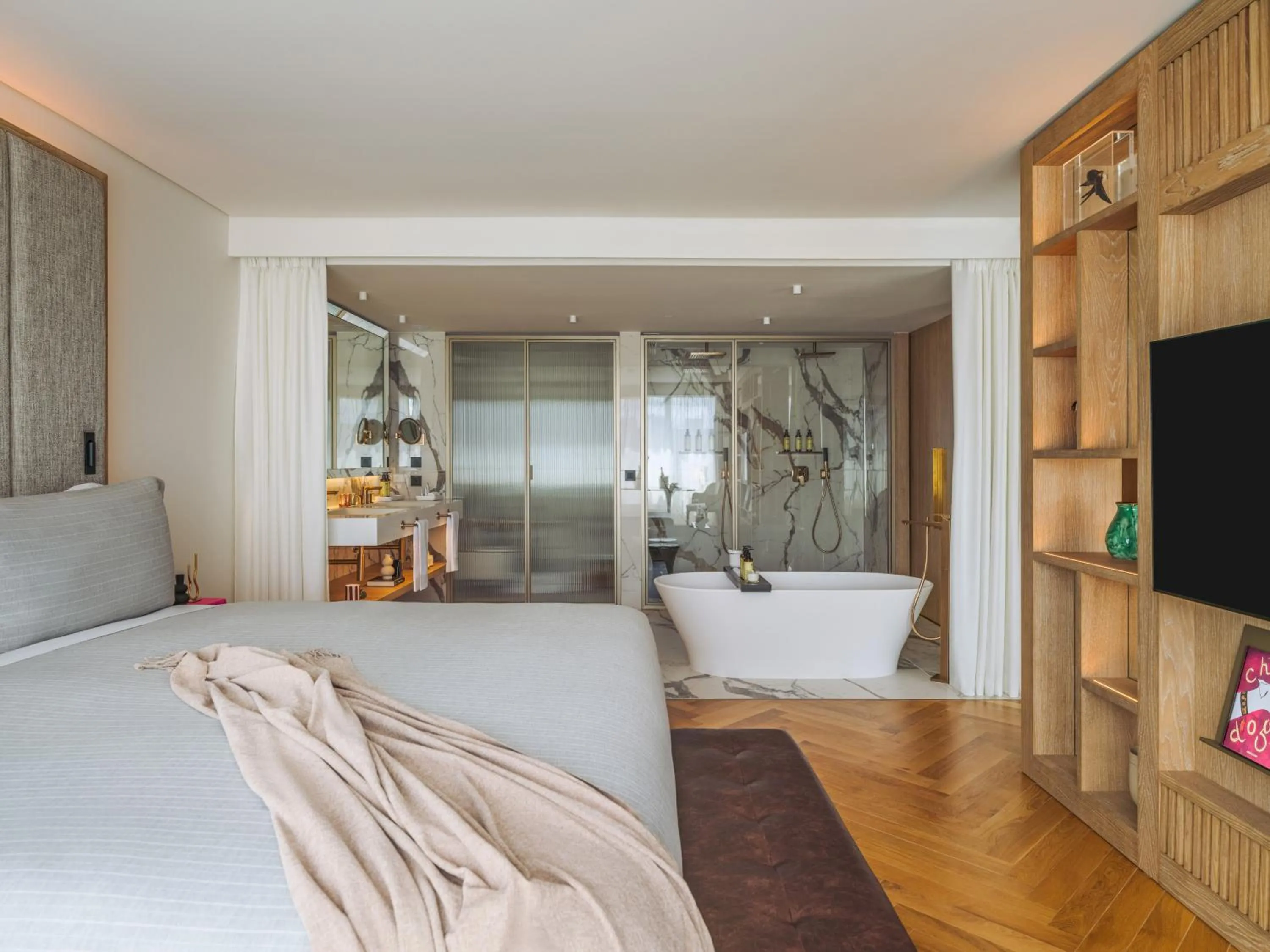 Bed in ME Lisbon by Meliá