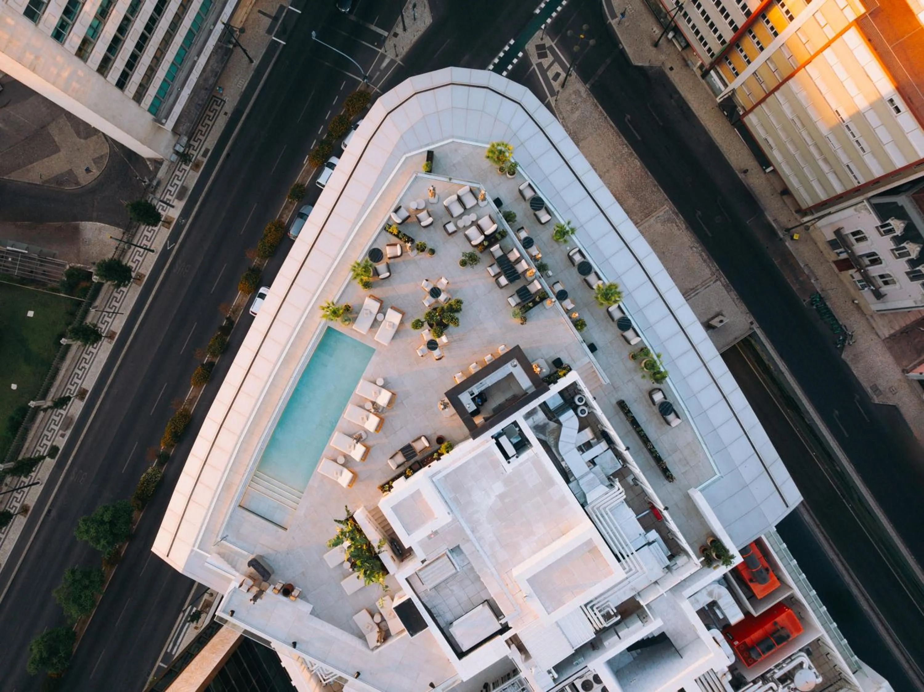 Pool view in ME Lisbon by Meliá