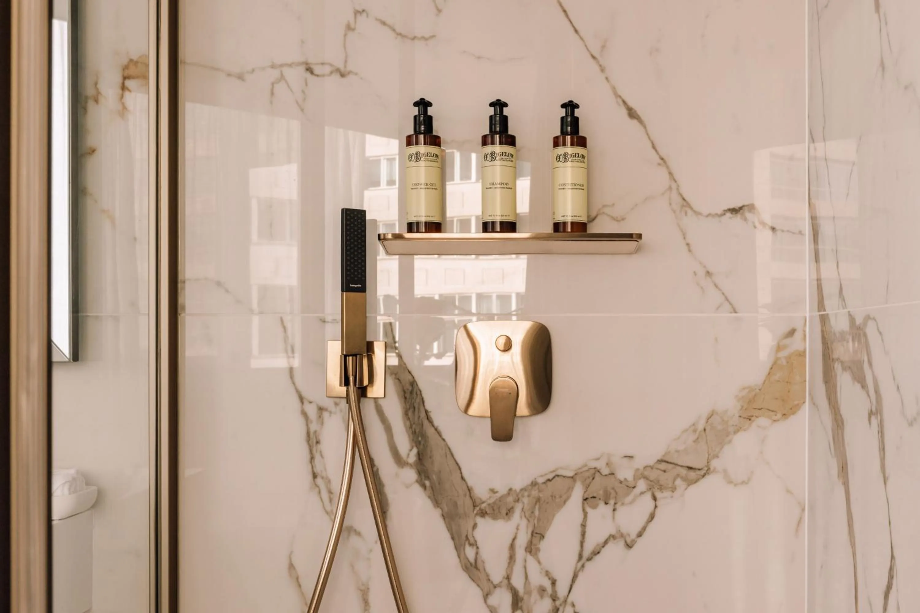 Bathroom in ME Lisbon by Meliá