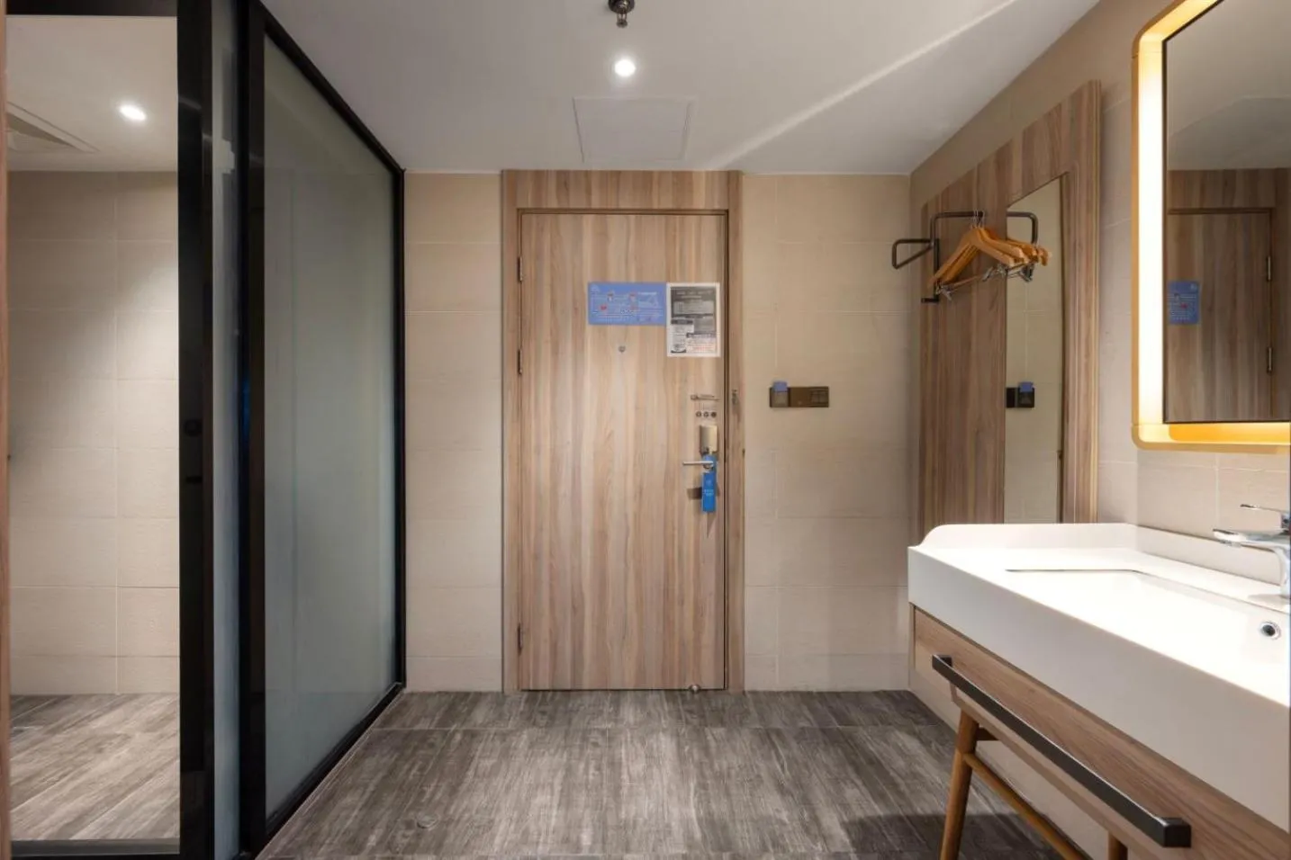 Shower in Hanting Premium Hotel Shanghai Caolu Finance College