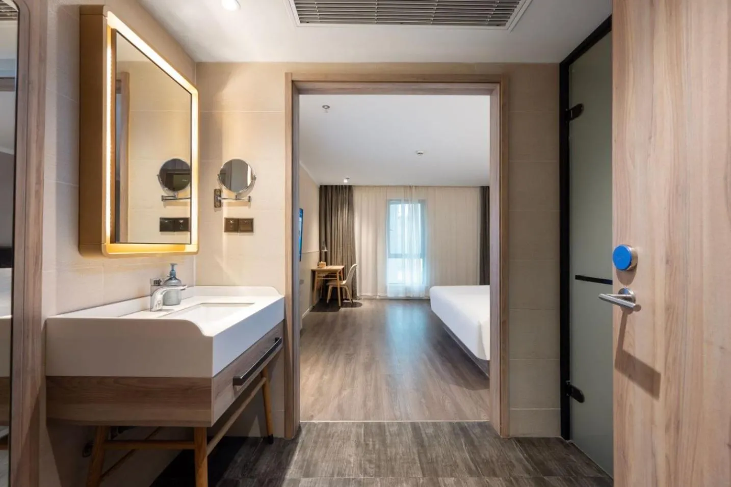 Photo of the whole room, Bed in Hanting Premium Hotel Shanghai Caolu Finance College