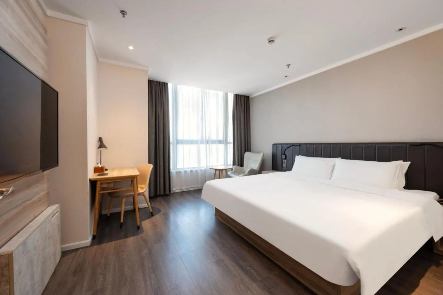 Bedroom, Bed in Hanting Premium Hotel Shanghai Caolu Finance College