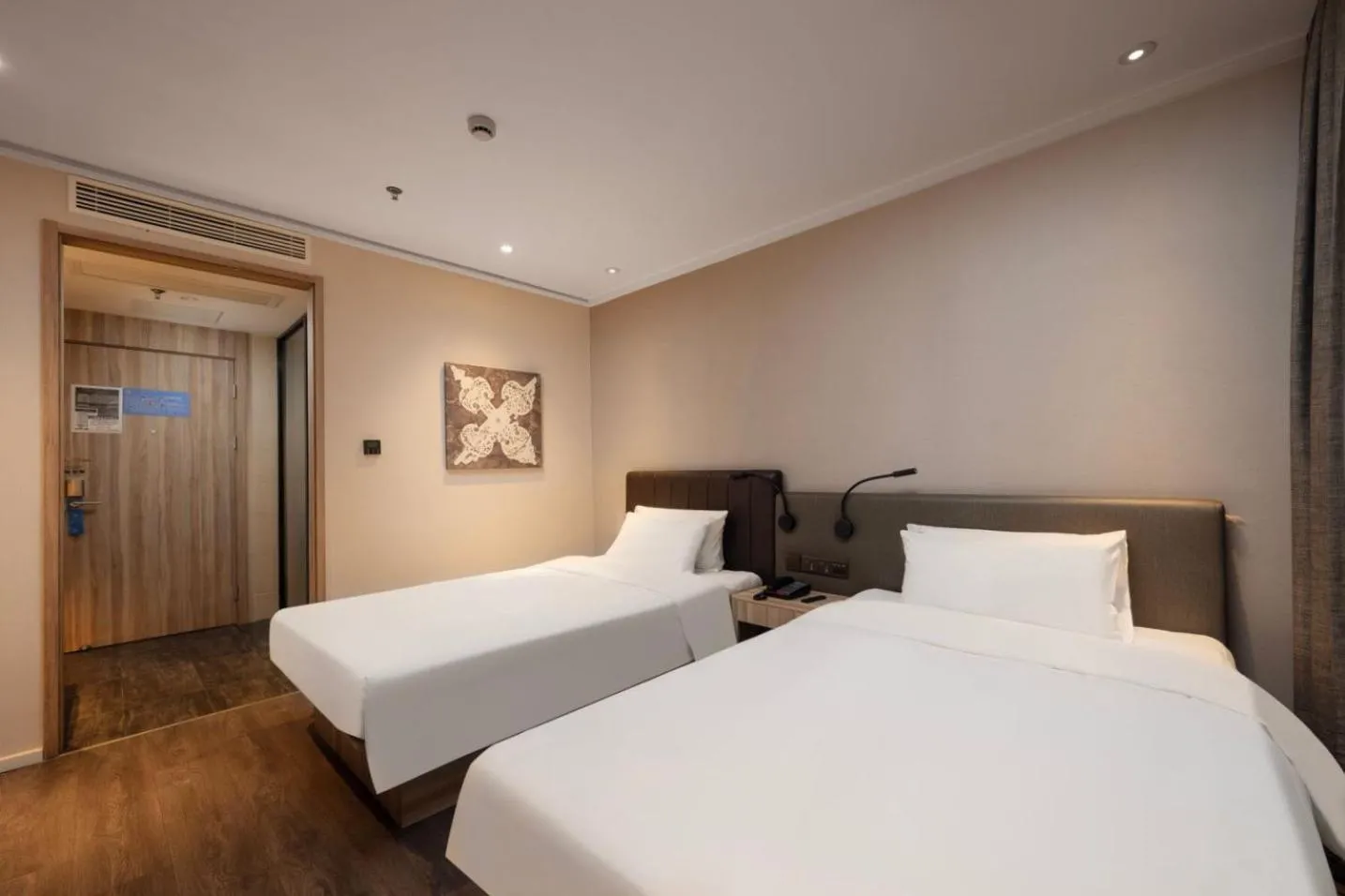 Photo of the whole room, Bed in Hanting Premium Hotel Shanghai Caolu Finance College