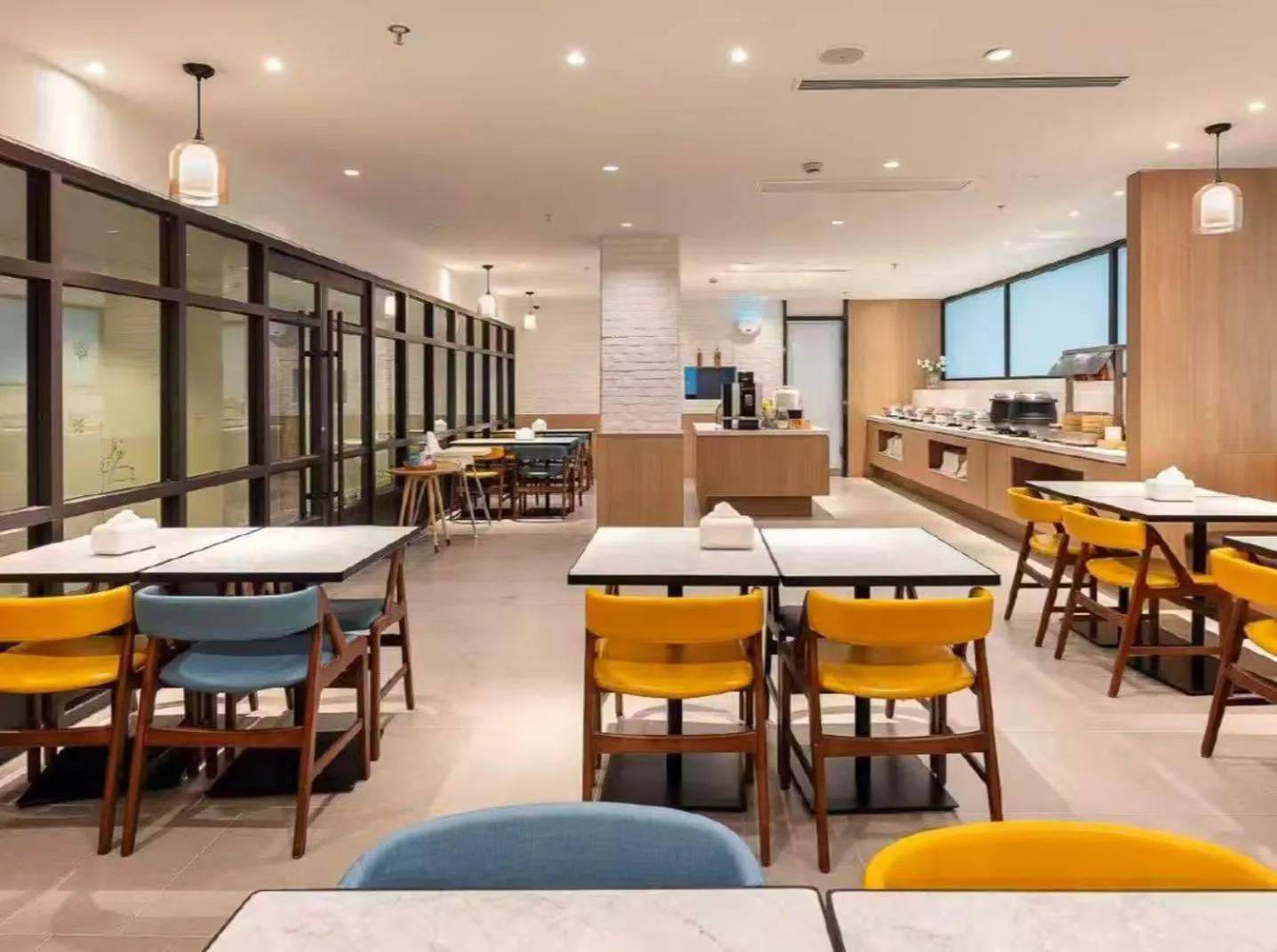 Restaurant/places to eat in Hanting Premium Hotel Shanghai Caolu Finance College