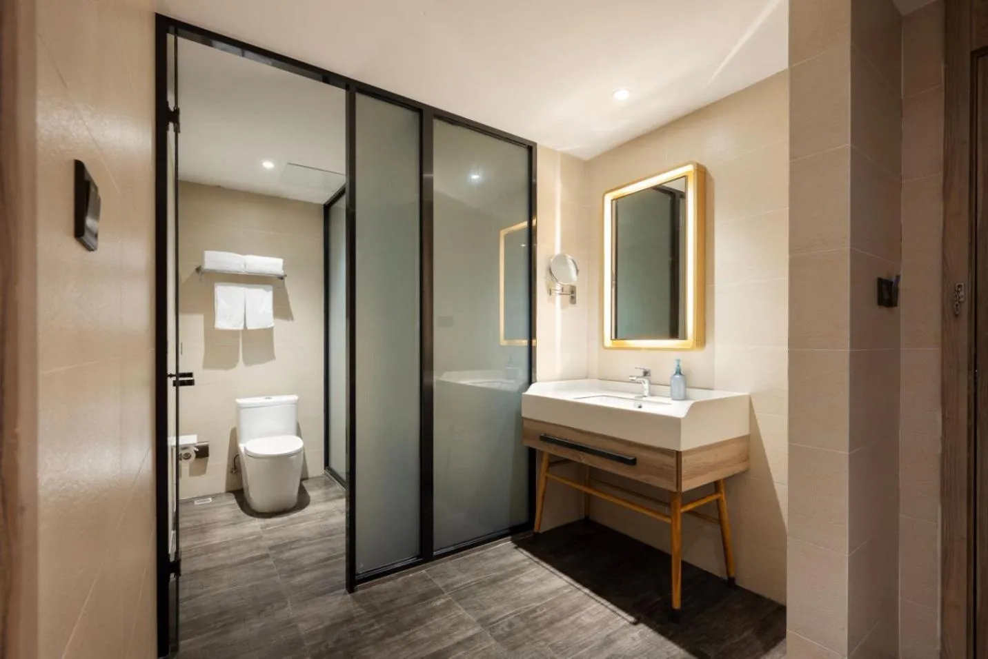 Toilet in Hanting Premium Hotel Shanghai Caolu Finance College