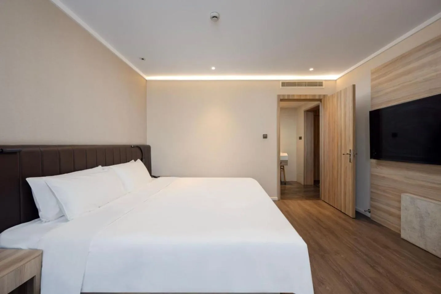 Bedroom, Bed in Hanting Premium Hotel Shanghai Caolu Finance College