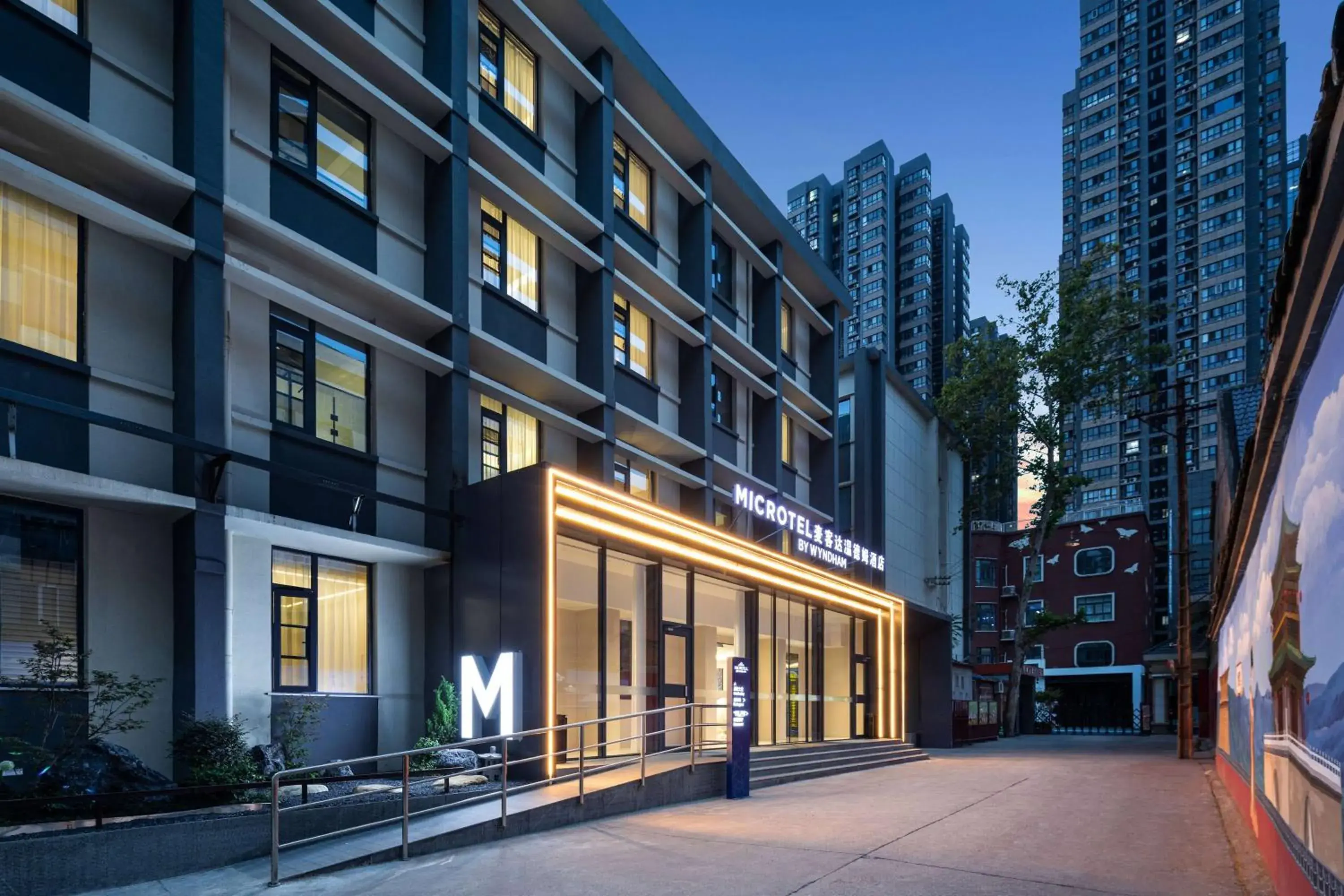 Property building in Microtel by Wyndham Xian Beilin Property building in Microtel by Wyndham Xian Beilin