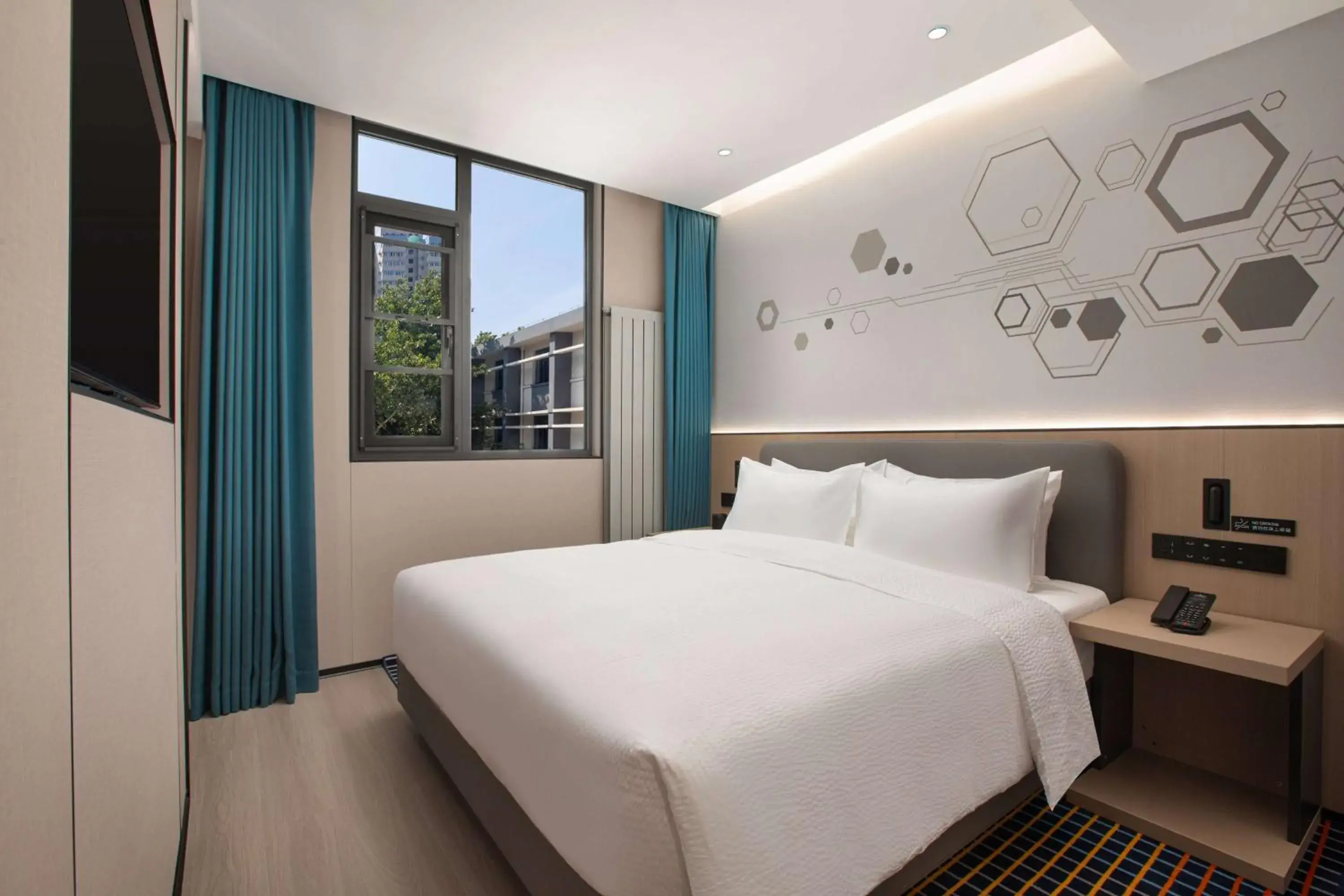 Photo of the whole room, Bed in Microtel by Wyndham Xian Beilin Photo of the whole room, Bed in Microtel by Wyndham Xian Beilin