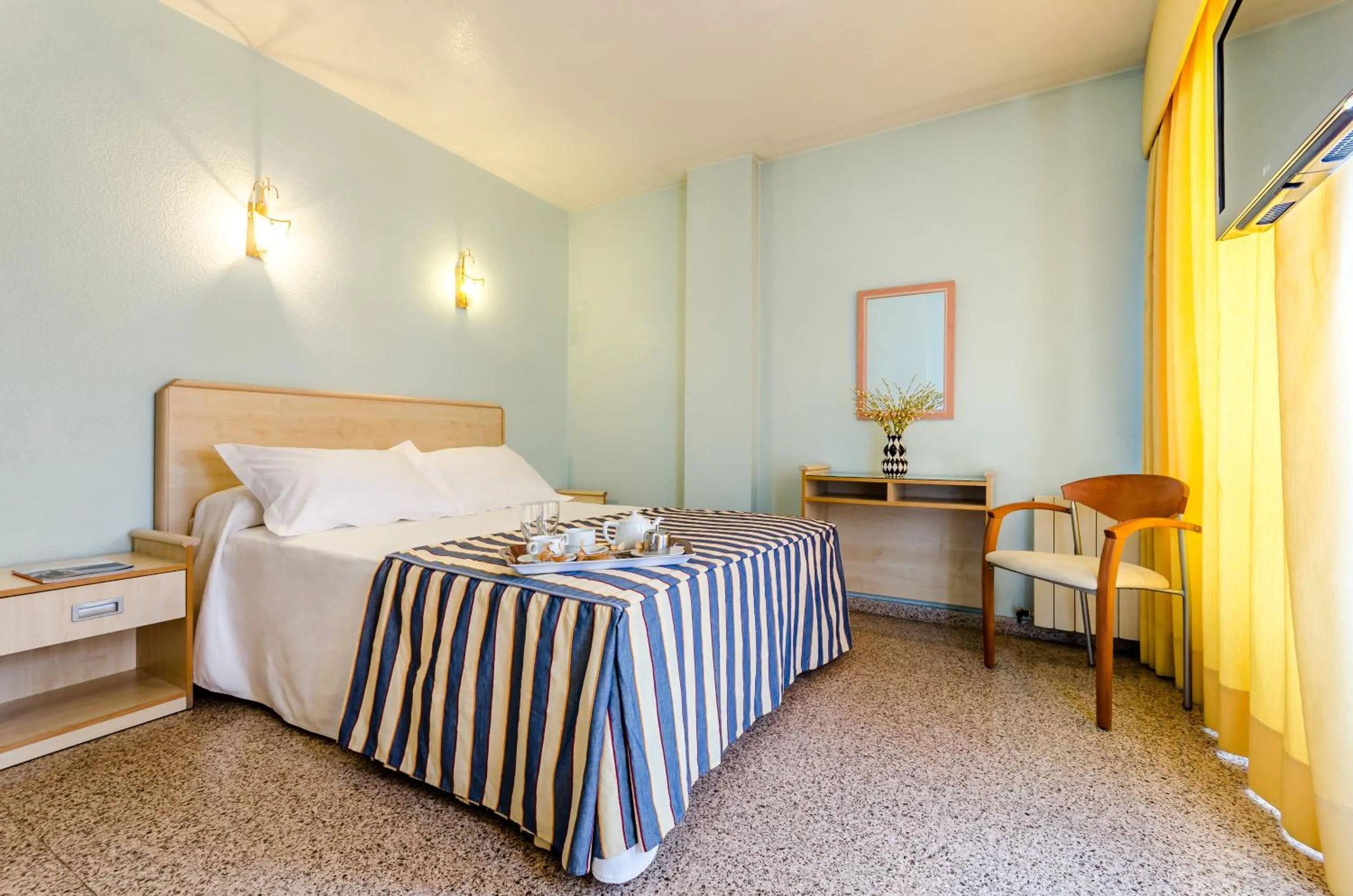 Photo of the whole room, Bed in Hotel Mediterráneo