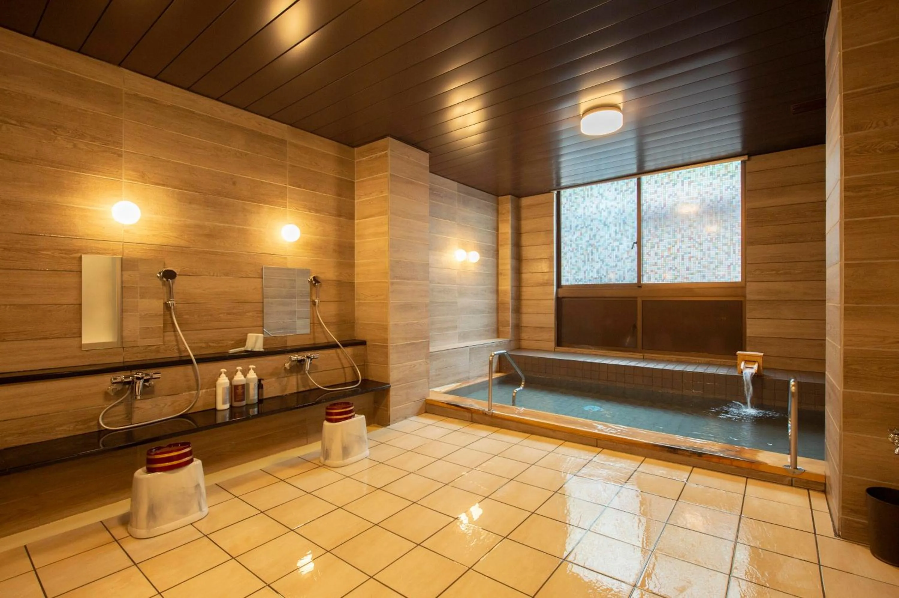 Hot Spring Bath in Wan's Resort Yamanakako