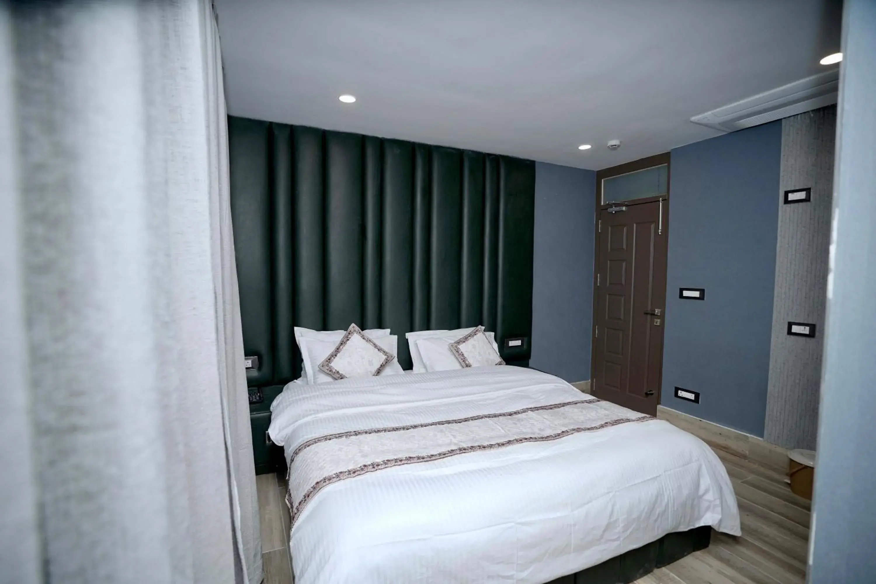 Superior Double Room in Hotel Asian Comfort Superior Double Room in Hotel Asian Comfort