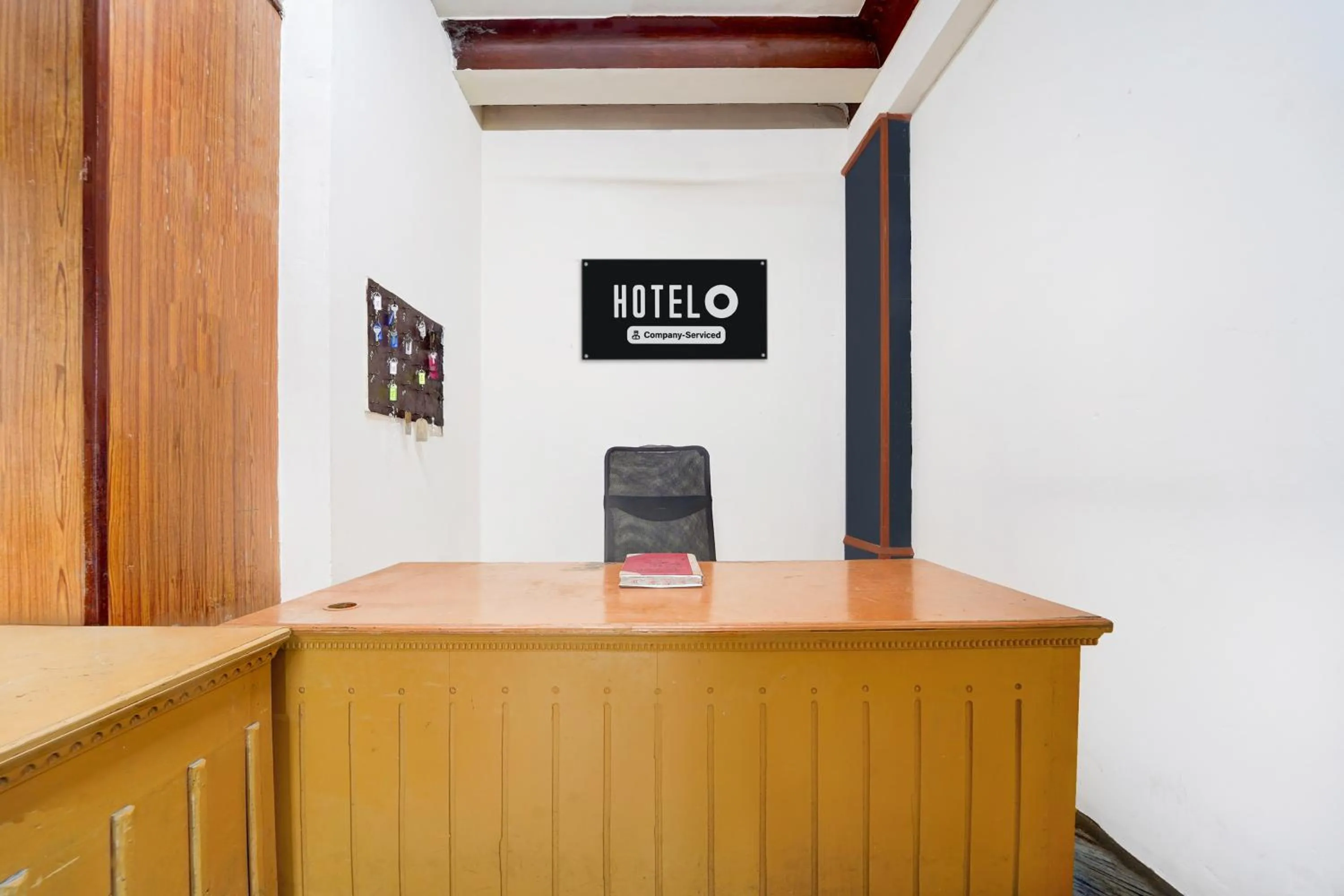 Super Hotel O Pathanamthitta Near Mahatma Gandhi Statue