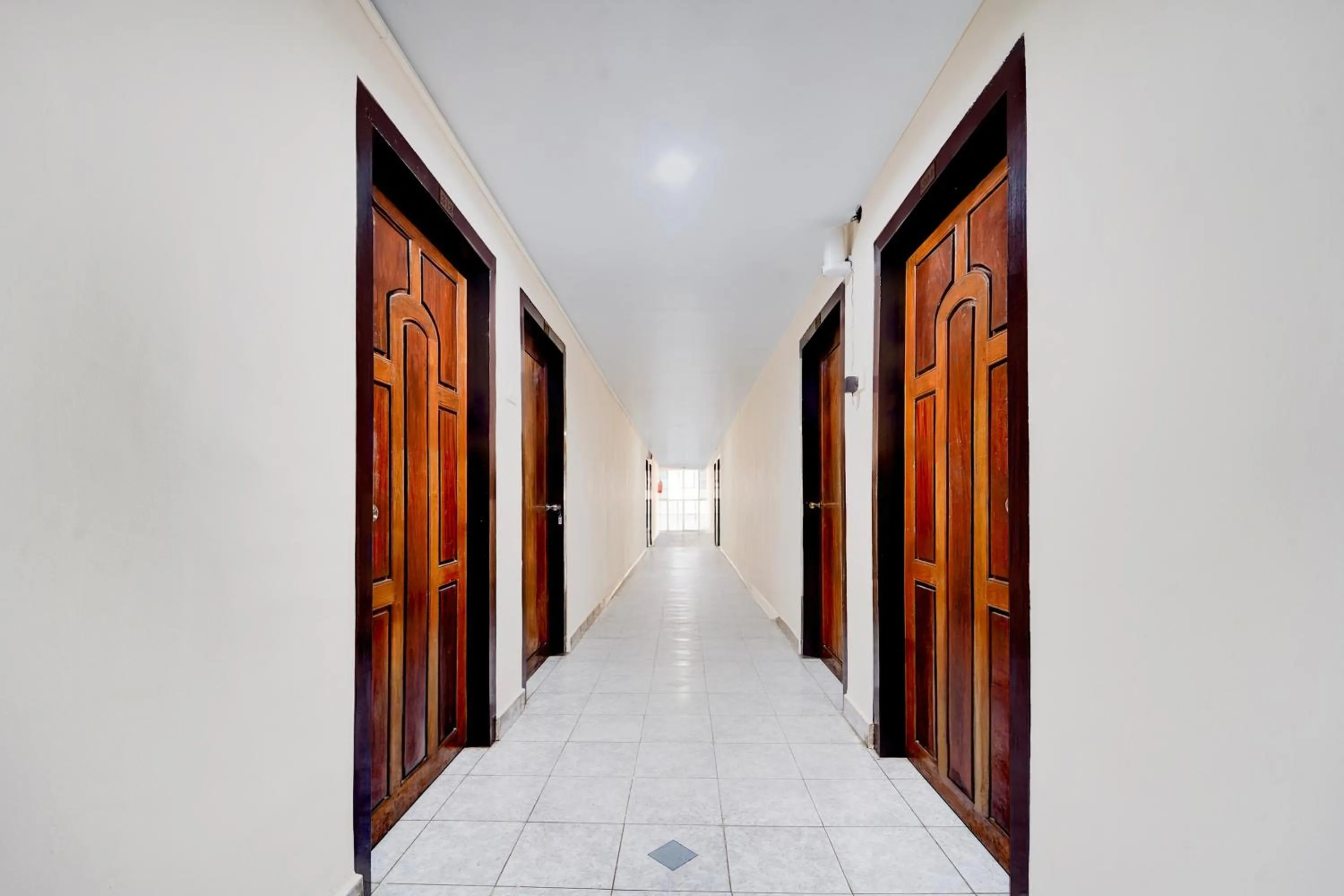 Super Hotel O Pathanamthitta Near Mahatma Gandhi Statue