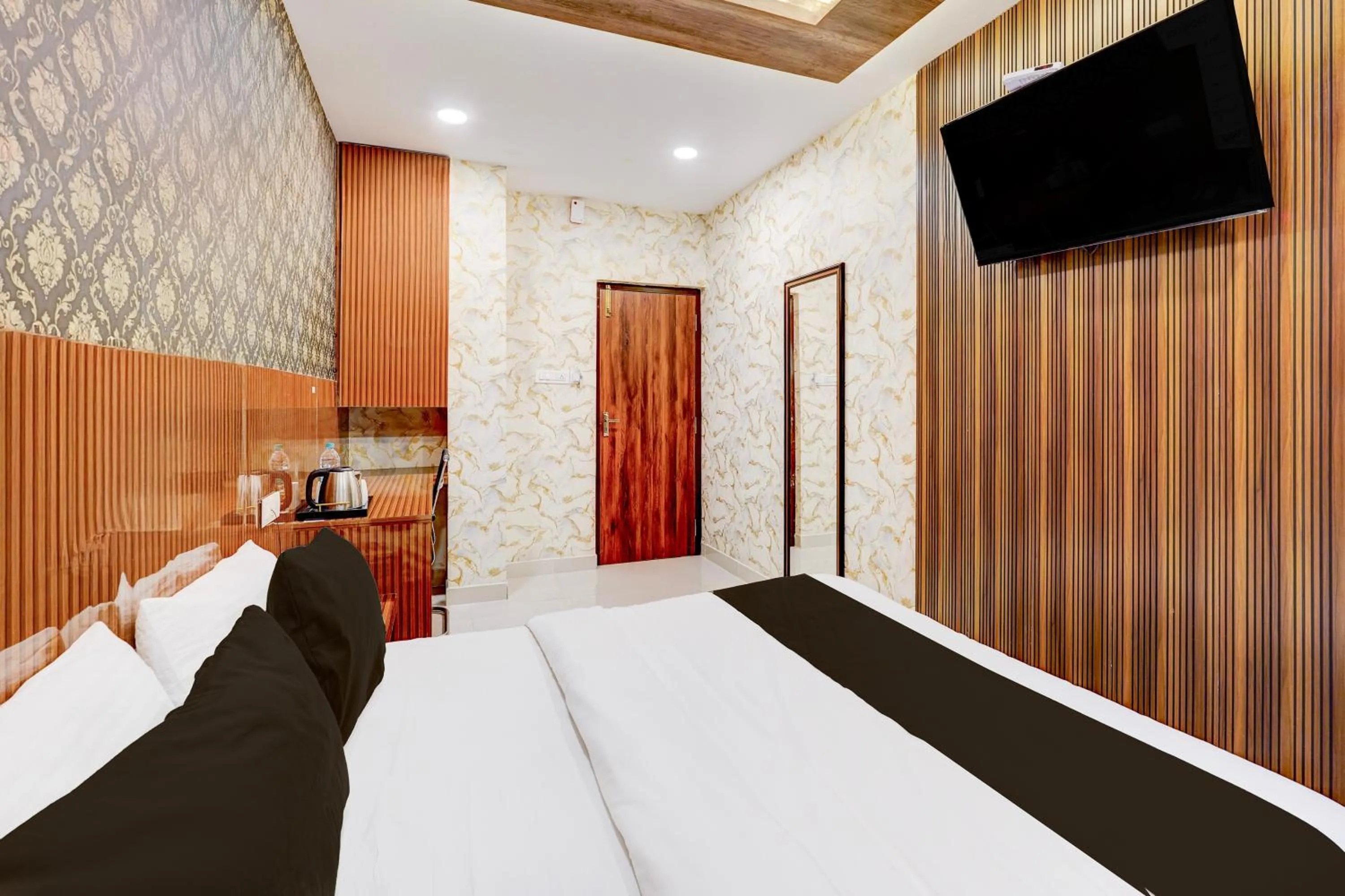 Bedroom, Bed in Super Collection O Kundrathur Near Murugan Temple