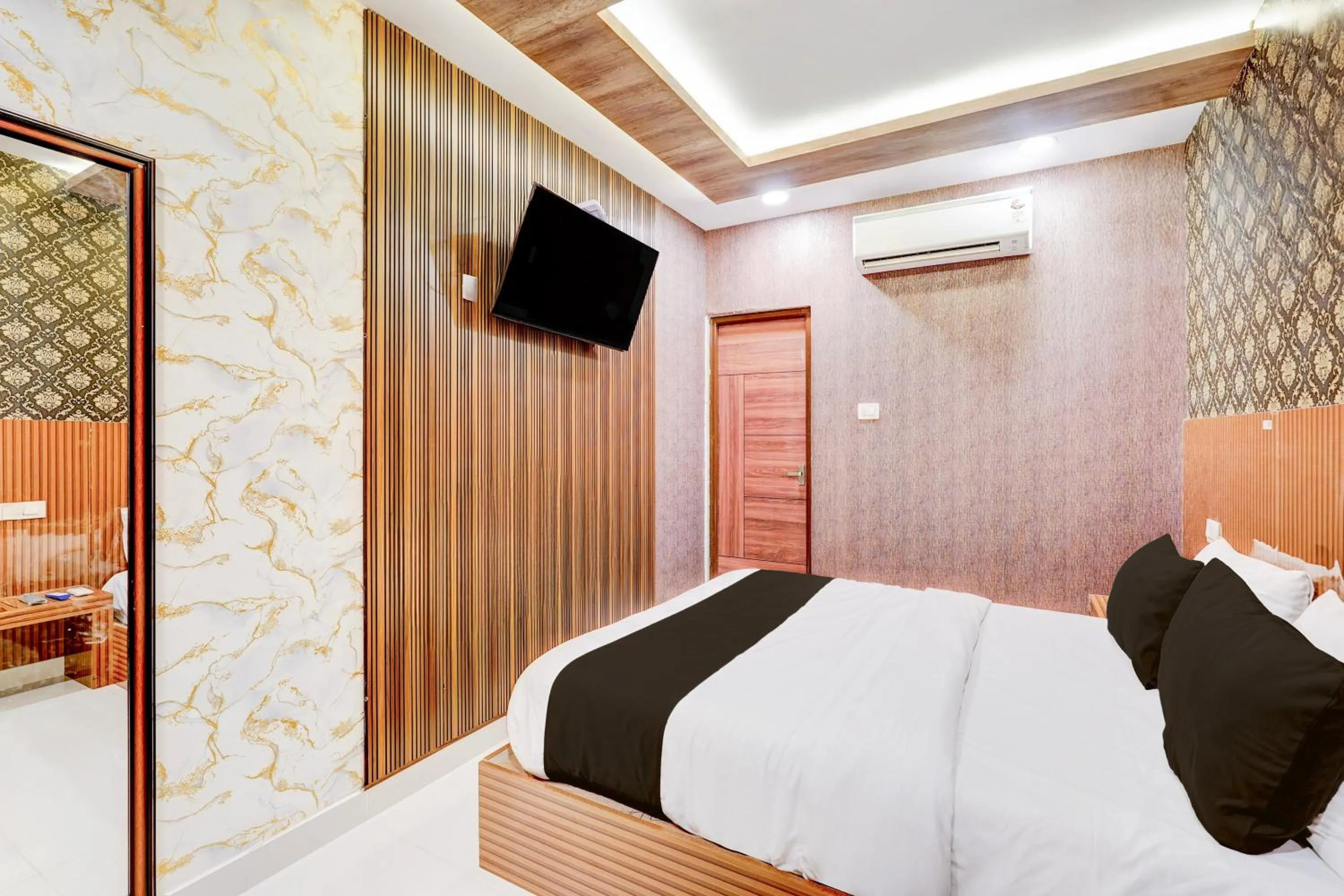 Bedroom, Bed in Super Collection O Kundrathur Near Murugan Temple