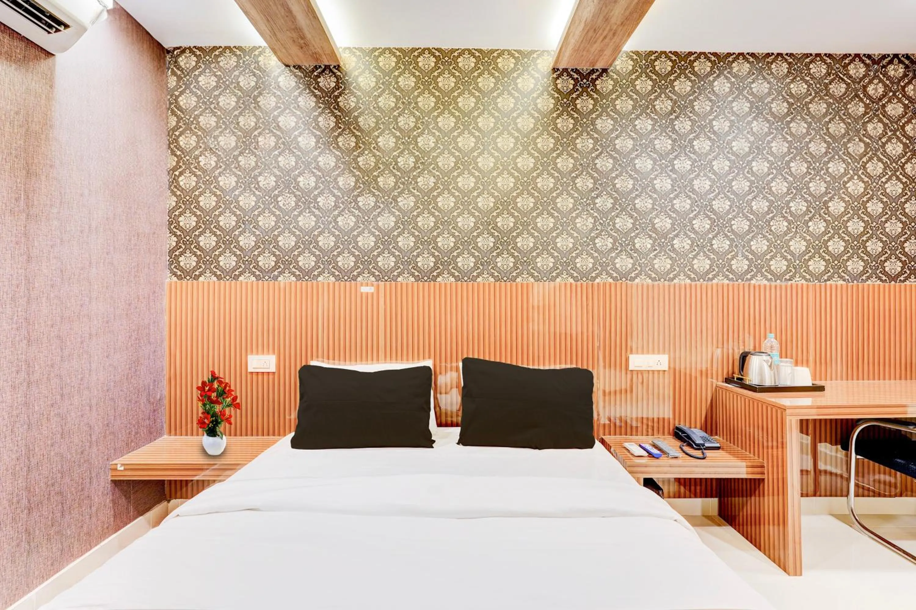 Bedroom, Bed in Super Collection O Kundrathur Near Murugan Temple