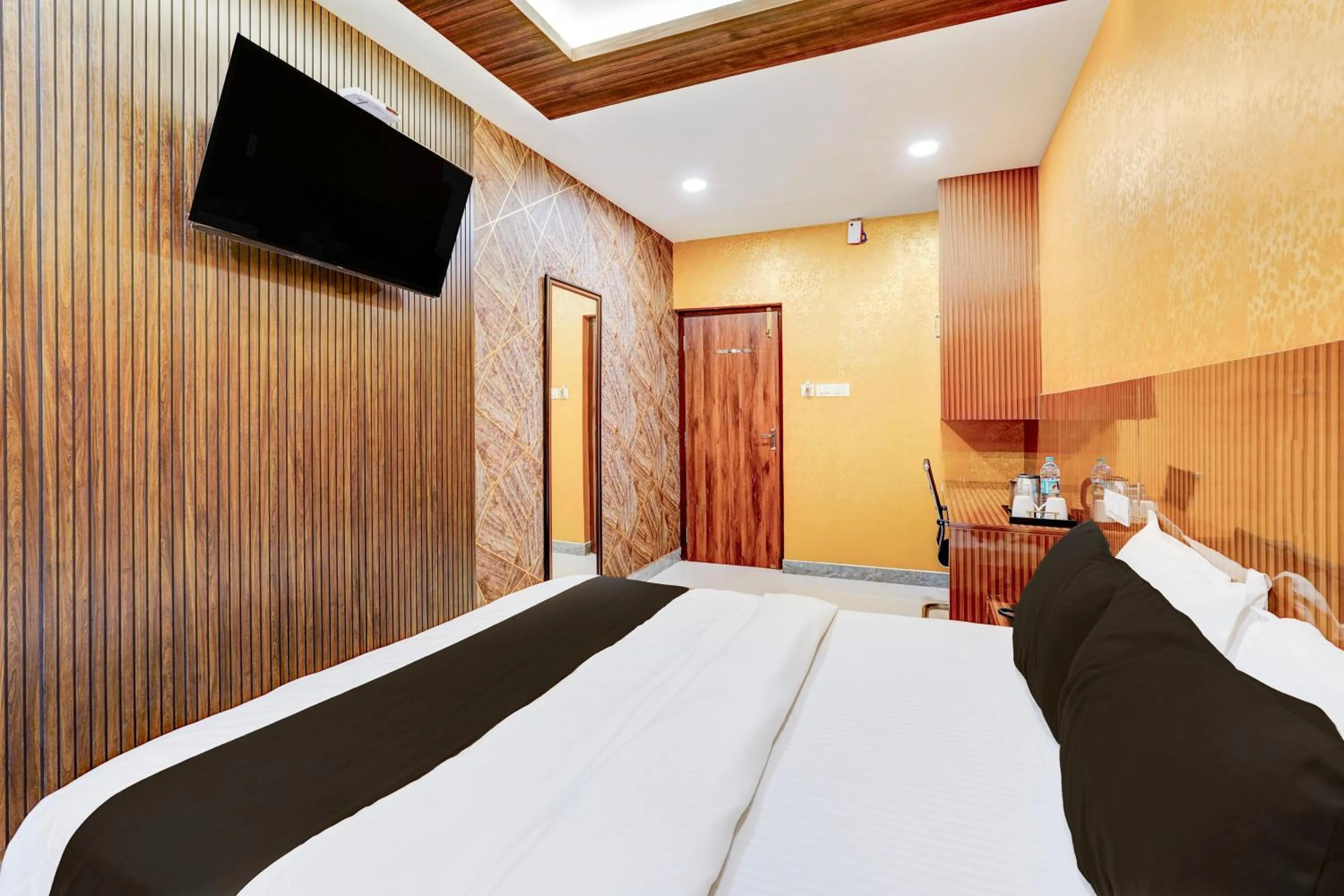 Bedroom, Bed in Super Collection O Kundrathur Near Murugan Temple
