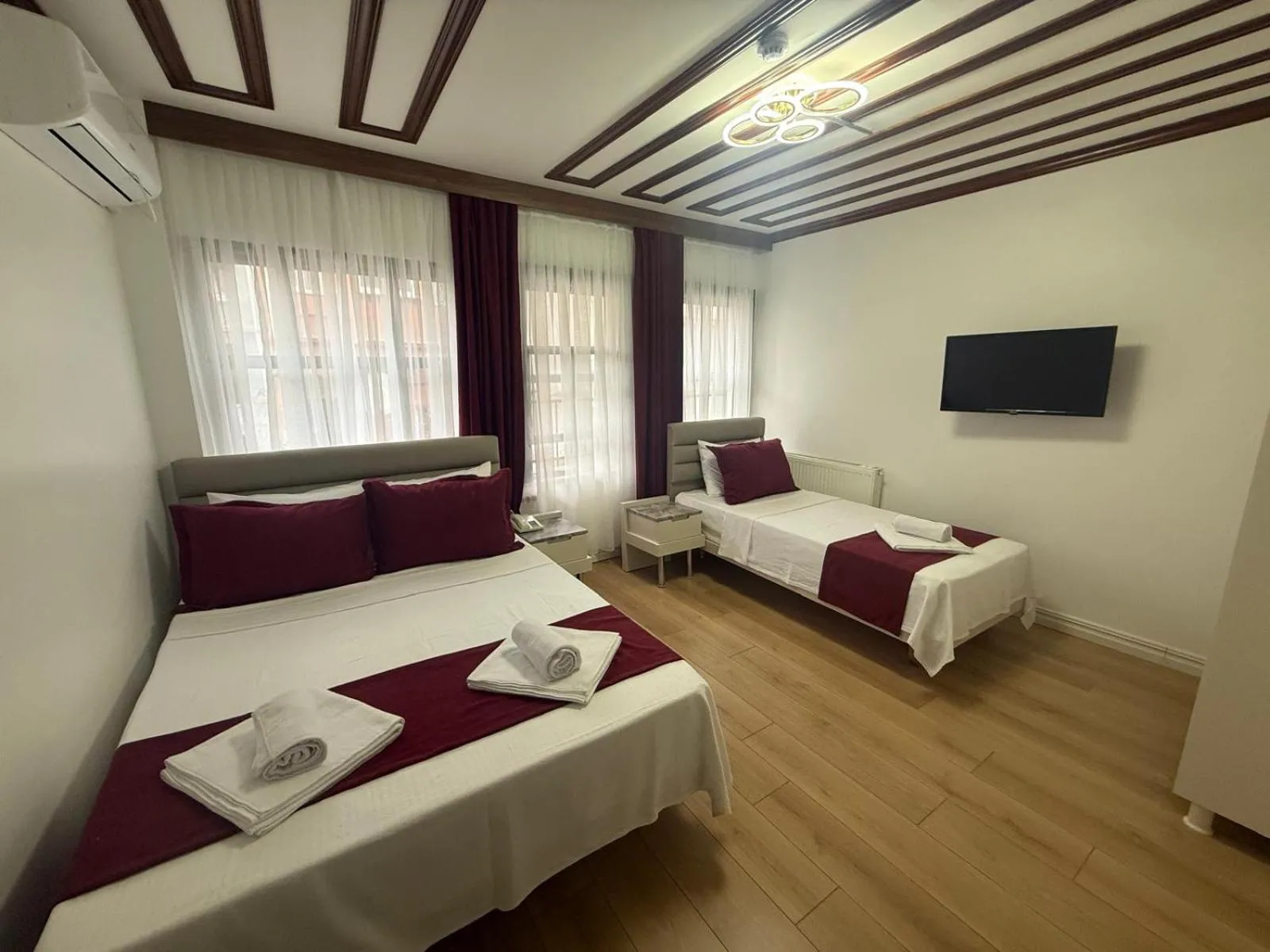 Photo of the whole room, Bed in Neo Konak