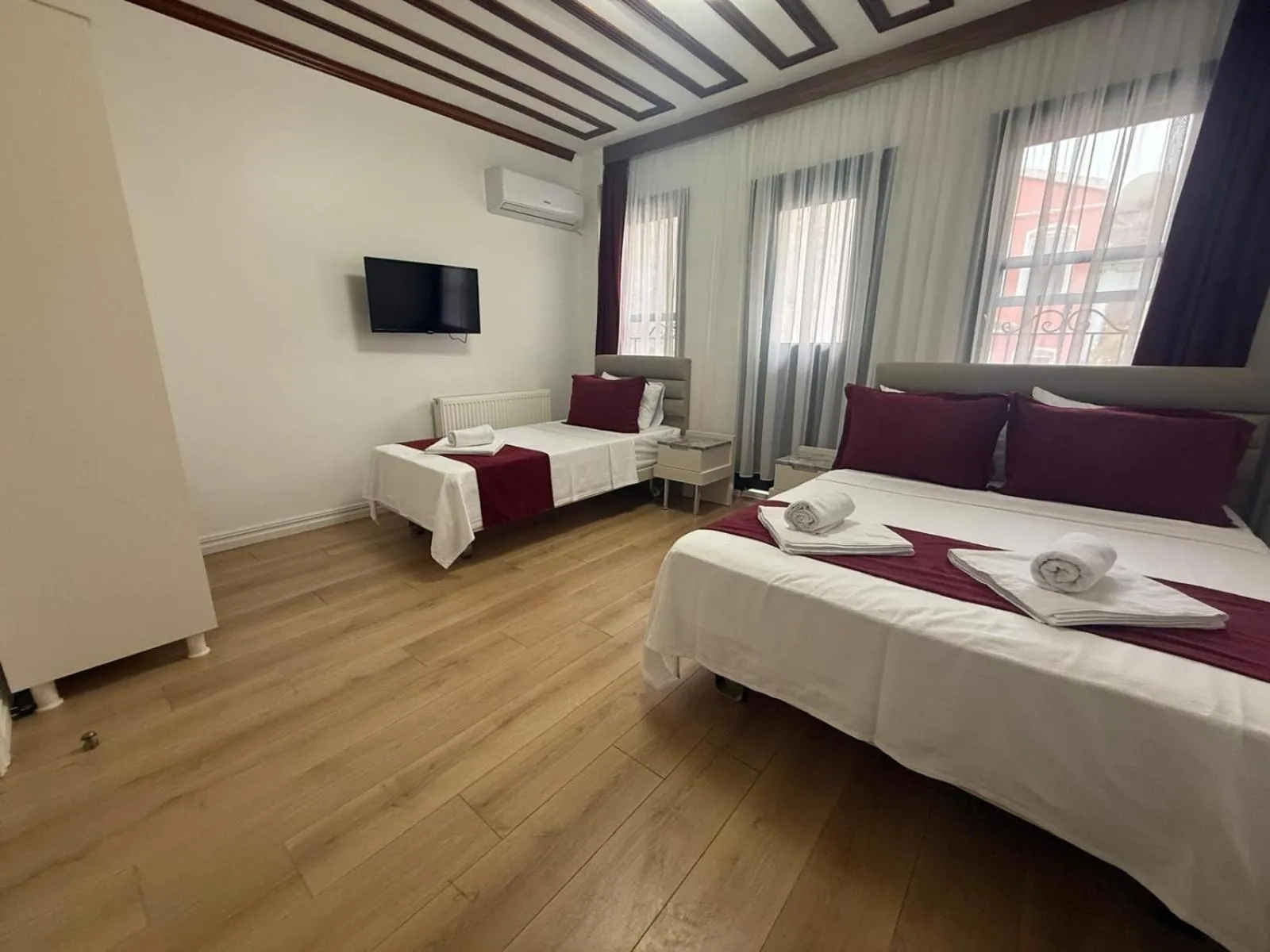 Photo of the whole room, Bed in Neo Konak